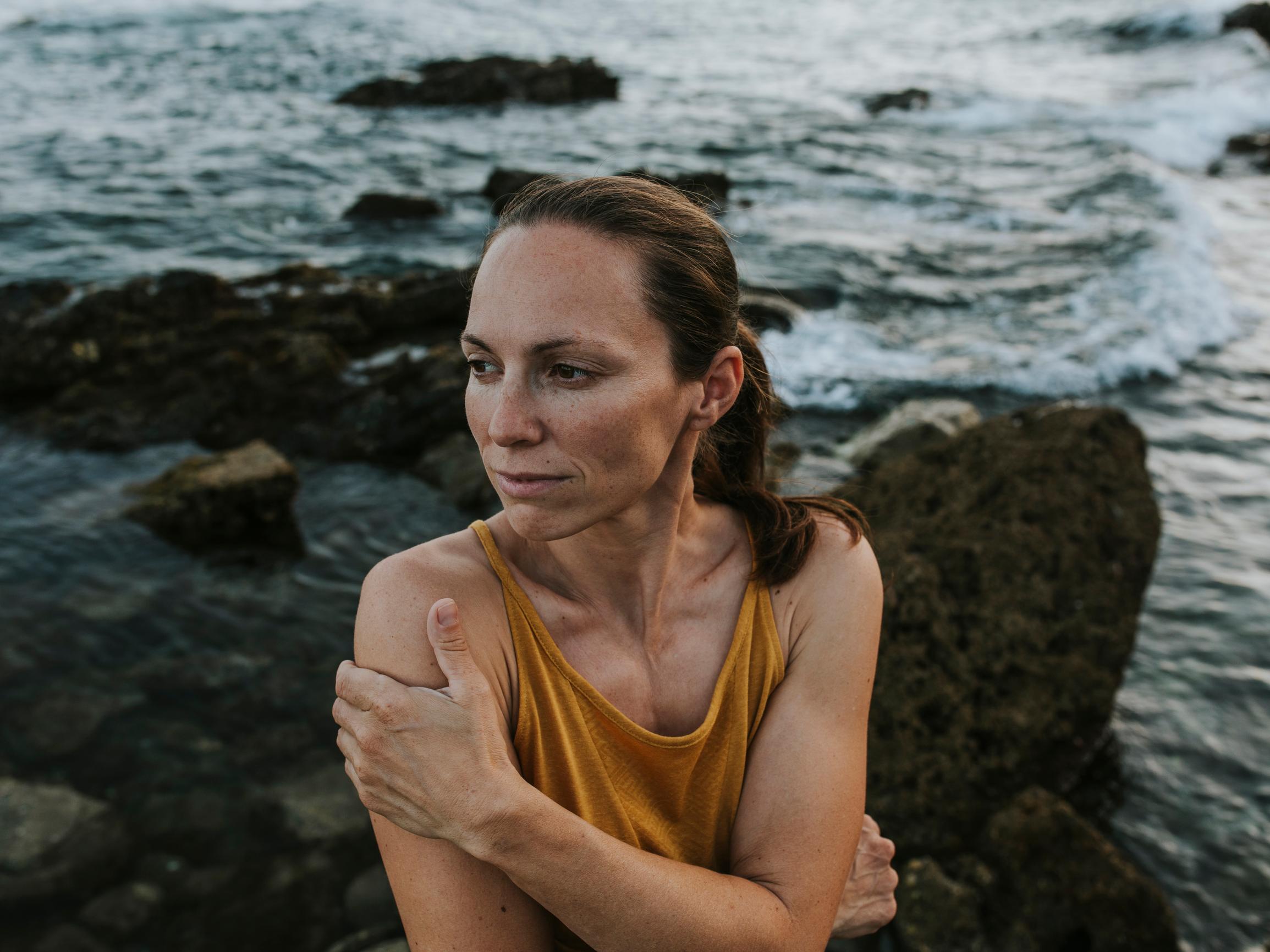 Kärsitkö yksinäisyydestä? Psykologi neuvoo ajatuksen, joka voi vapauttaa ja auttaa löytämään ystäviä