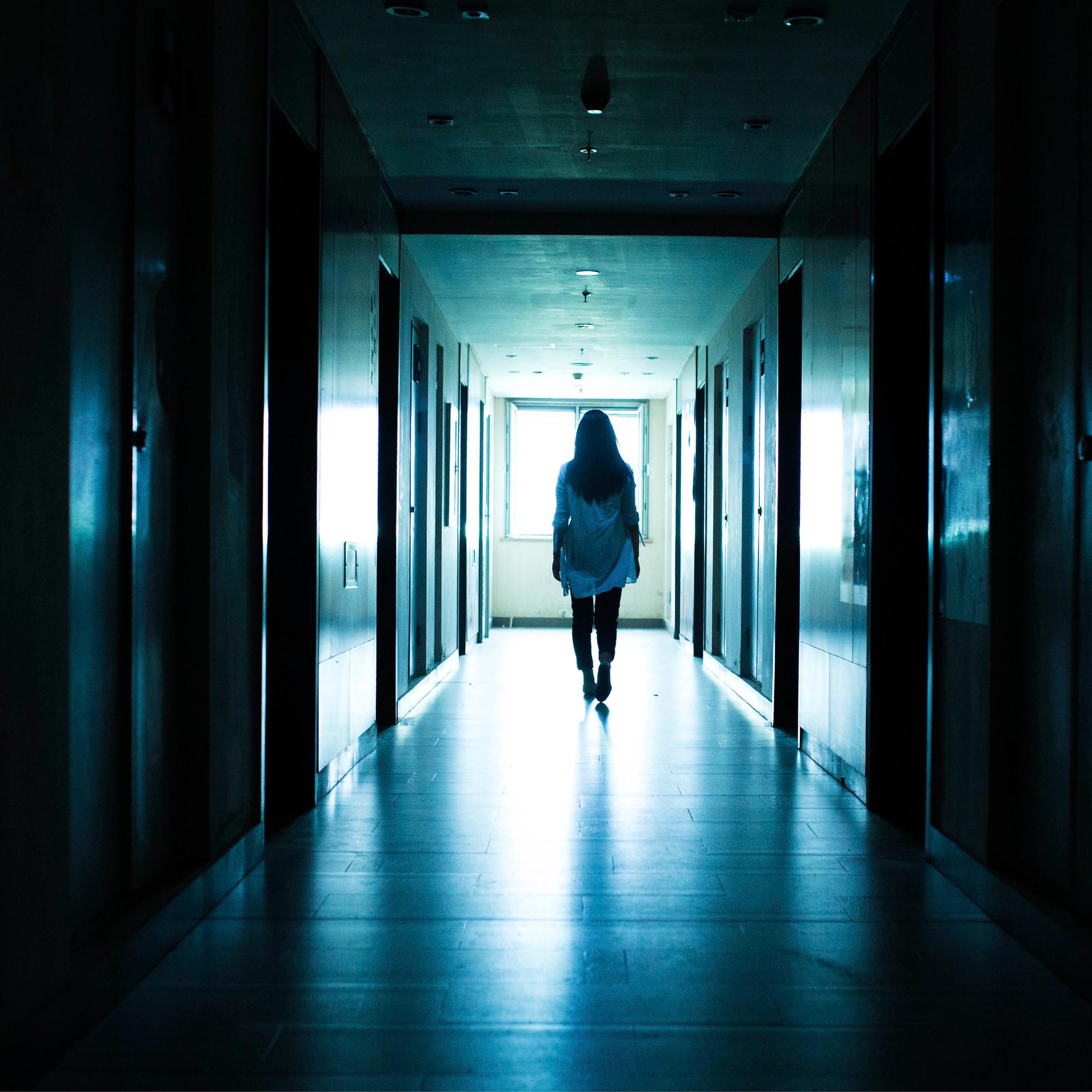 Oletko joutunut työssäsi uhkaaviin tilanteisiin? Psykologin mukaan tämä on ratkaiseva asia, ettei pelko muutu pysyväksi