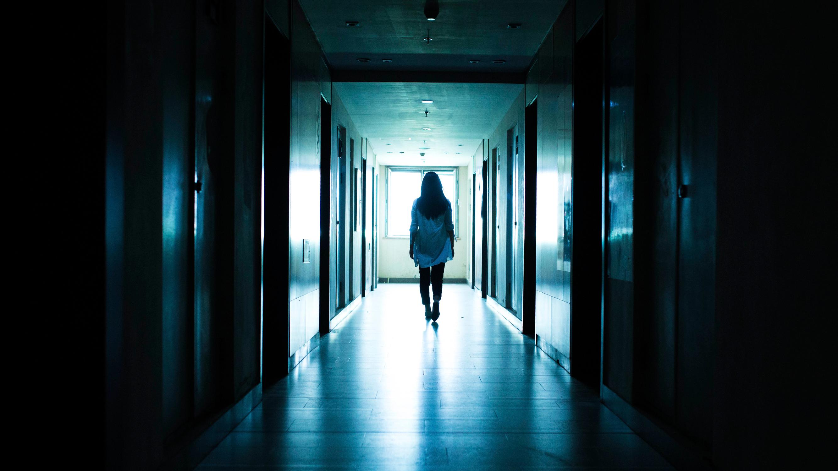 Oletko joutunut työssäsi uhkaaviin tilanteisiin? Psykologin mukaan tämä on ratkaiseva asia, ettei pelko muutu pysyväksi