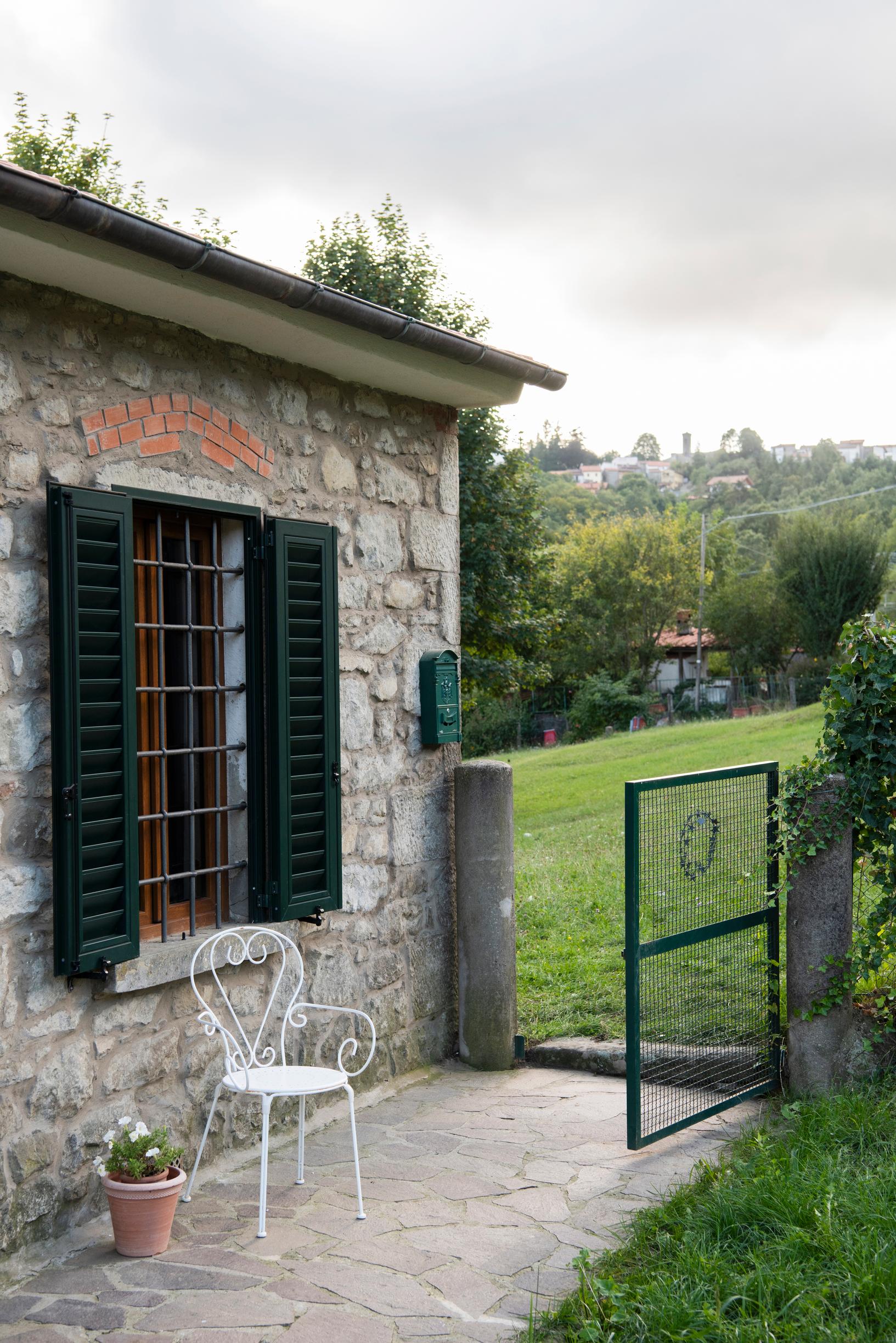 Eija rakastaa syksyä ja kevättä kylässä, sillä silloin siellä on hiljaista ja rauhallista. Monet kesäasukkaat muuttavat Casamarconiin vain puolen tunnin matkan päästä Pistoiasta.