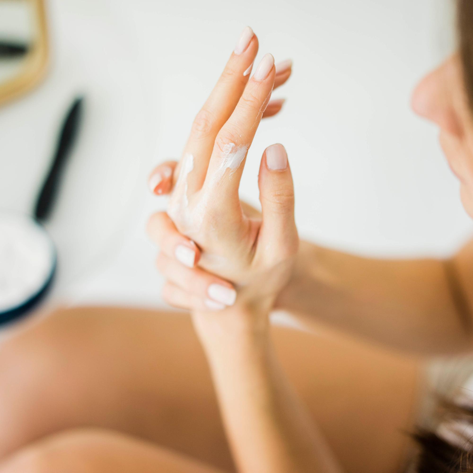 5 käsivoidetta testissä – edullisin on selkeä voittaja, yksi tuoksuu sitruunamarengilta