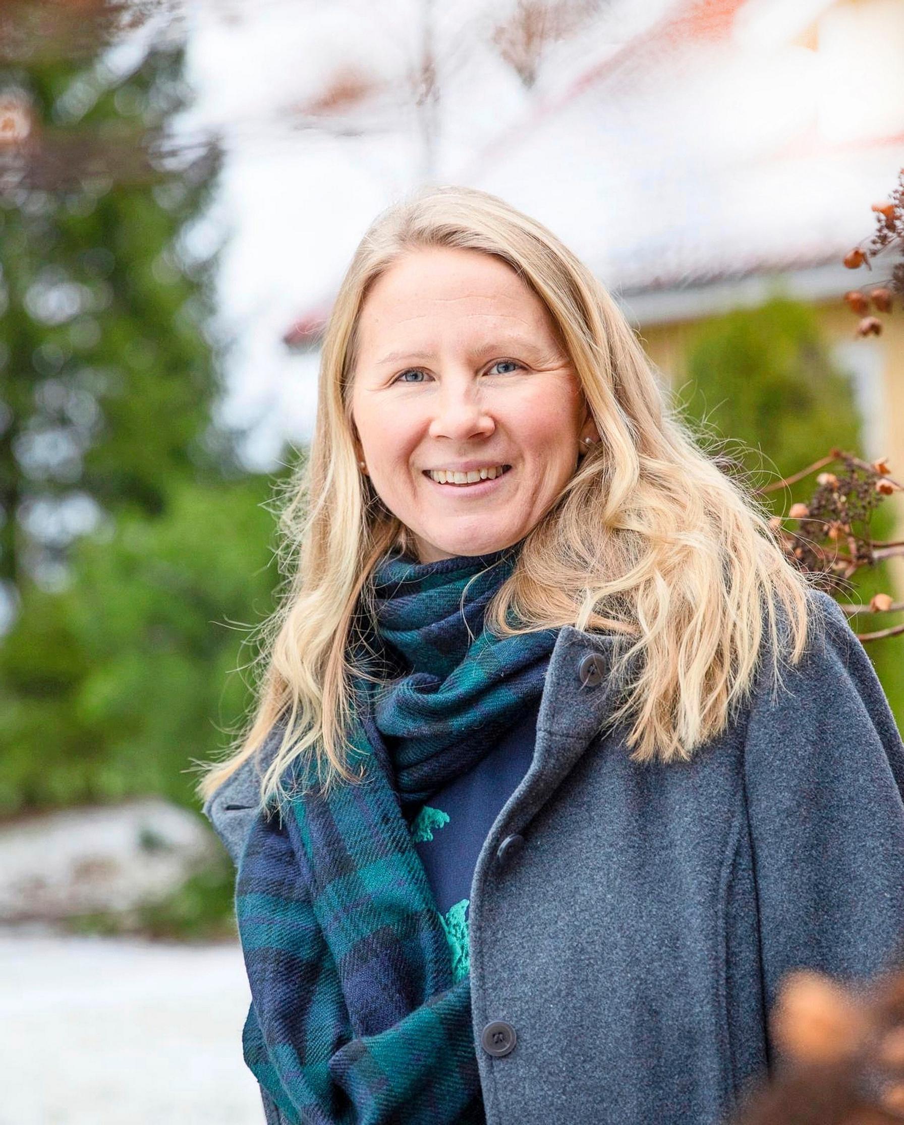 Mihin turvata, kun maailma ympärillämme järkkyy? Onnellisuustutkija Ilona Suojanen opastaa