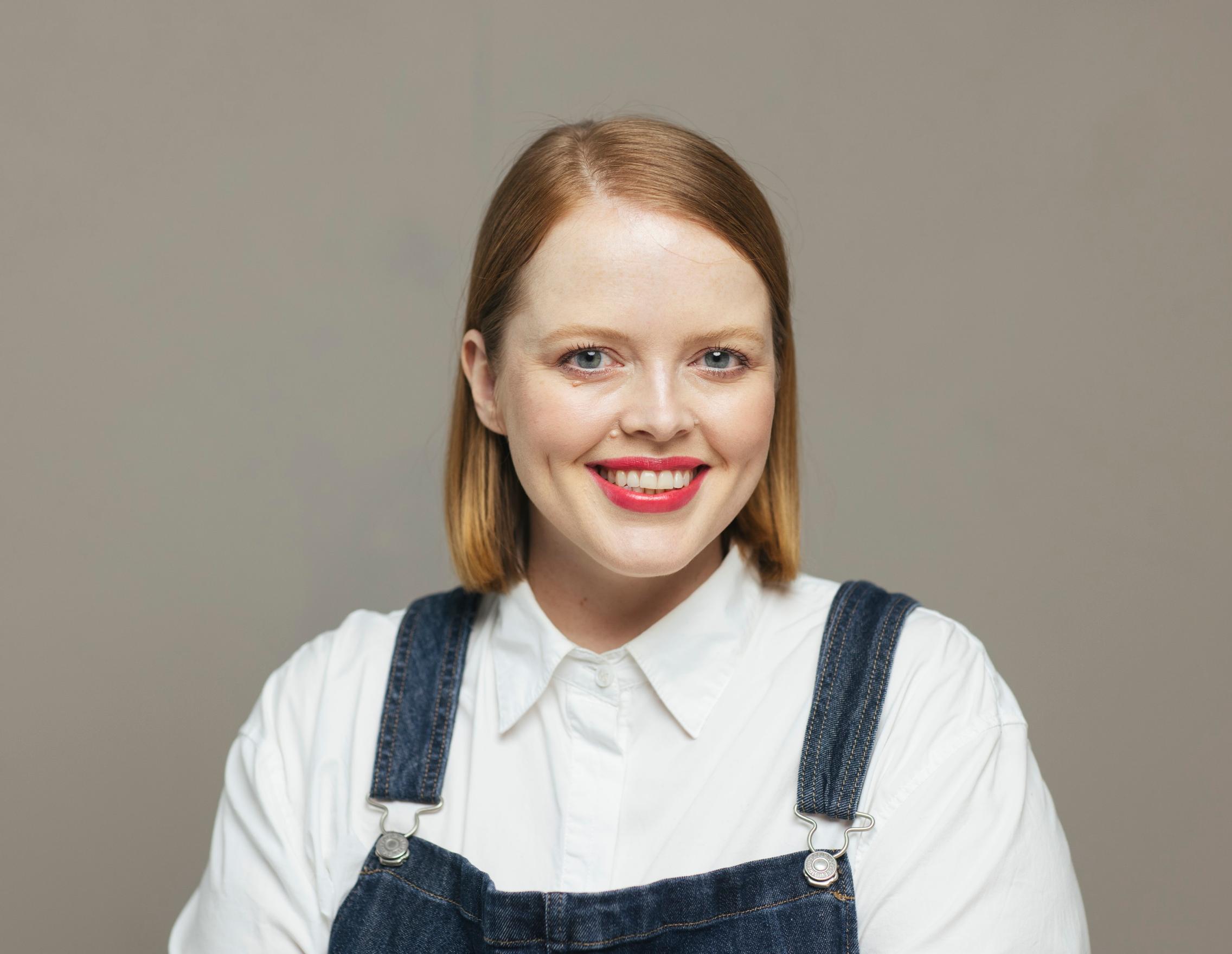 Taputtele luomille vaaleanpunaista! Tee trendikäs ja helppo silmämeikki meikkaaja Essi Kylmäsen ohjeilla – katso video!