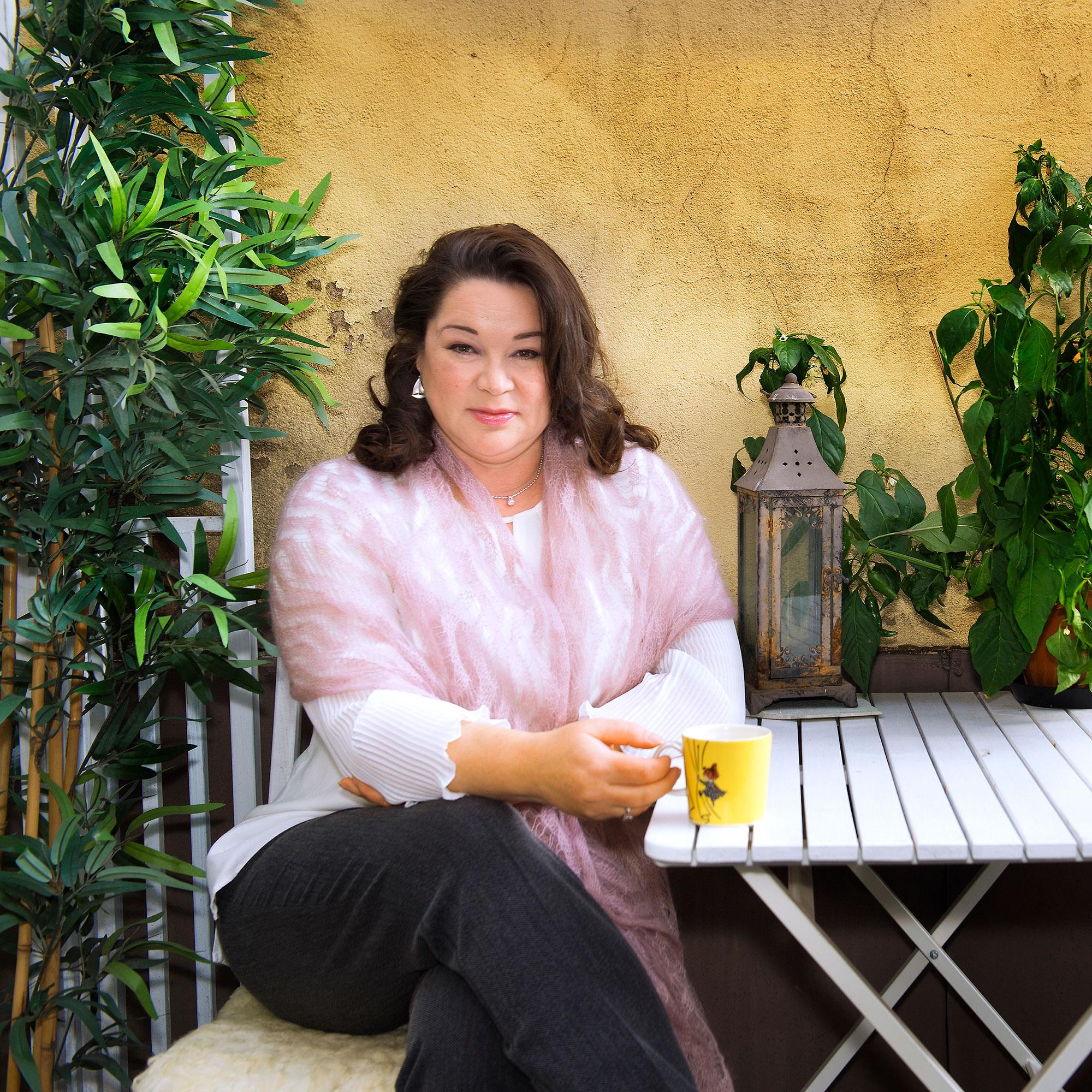 Teatterintekijä Kirsi-Kaisa Sinisalo: "Vaikeudet ovat koetelleet luottamustani ihmisiin"