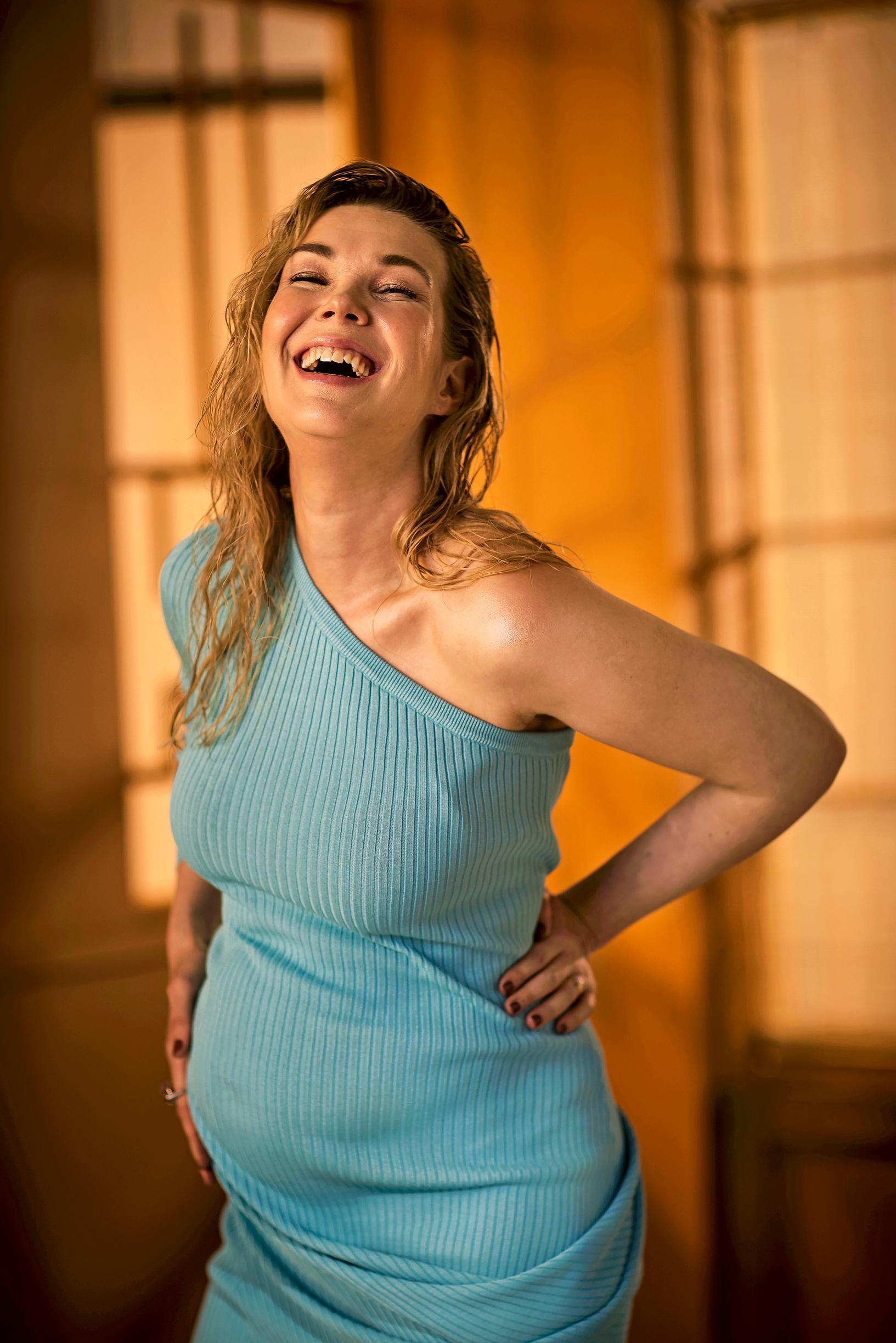 Tuija Pehkonen nauraa