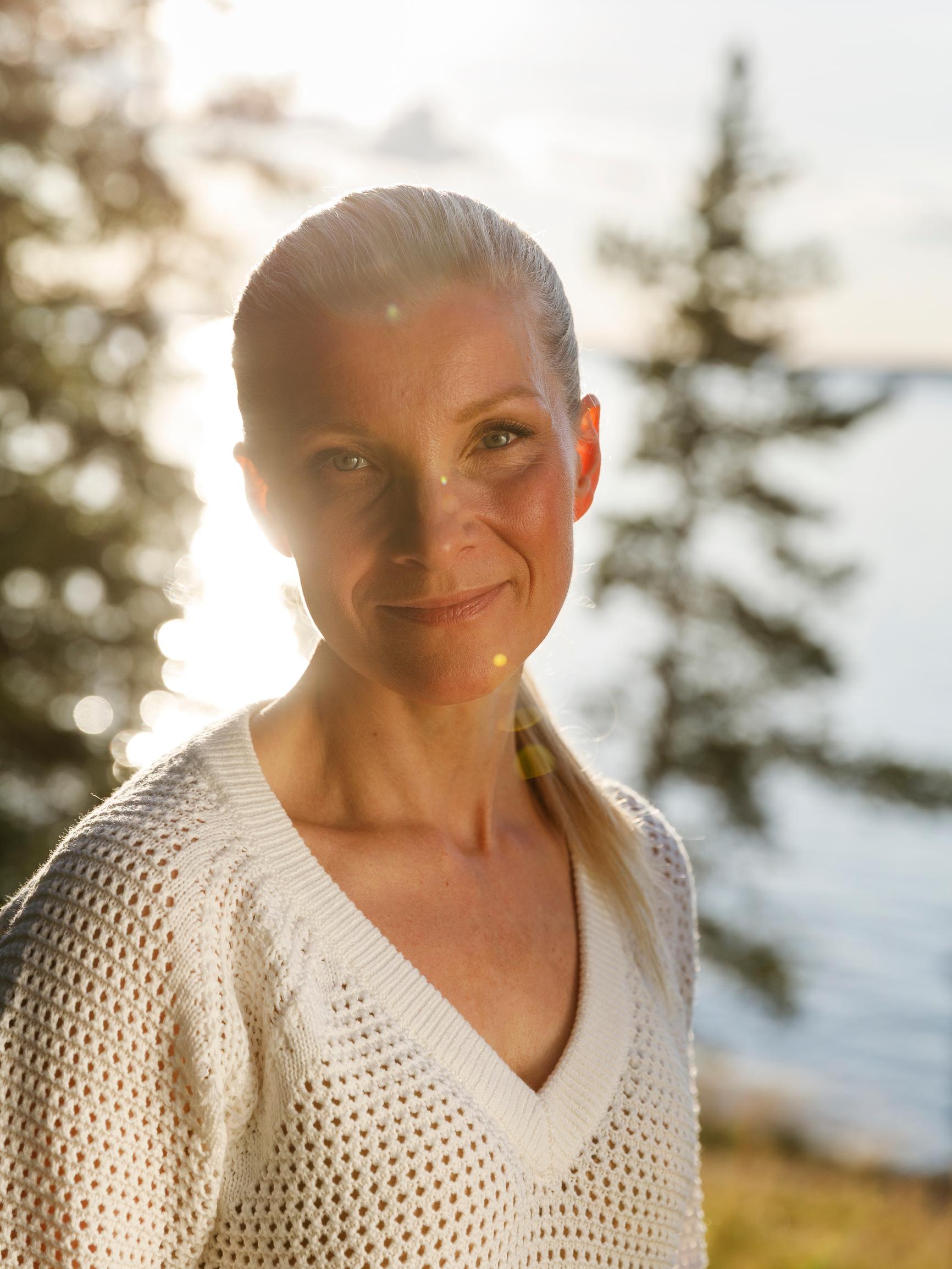 Voiko kasvojooga kohottaa kasvoja? Kasvojoogaopettaja kertoo, mihin sen vaikutukset perustuvat – ja miten laji muutti hänen elämänsä