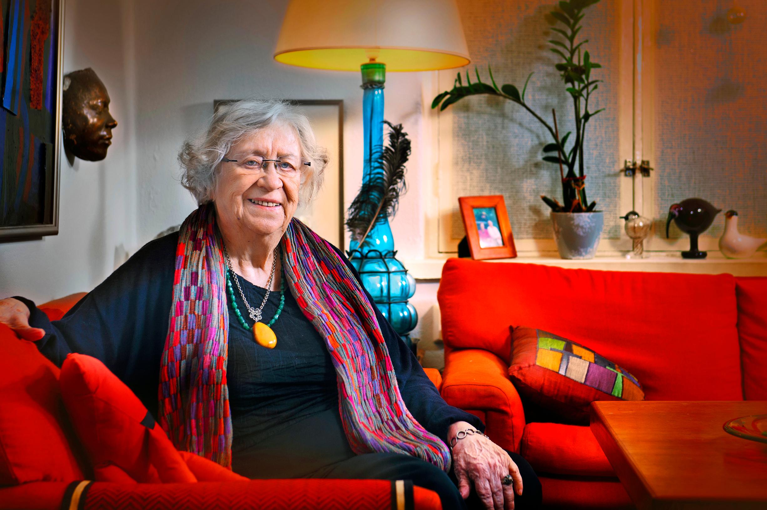 “Kielteistä huomiota on turha ottaa henkilökohtaisesti“, Kirsi Kunnas neuvoo.