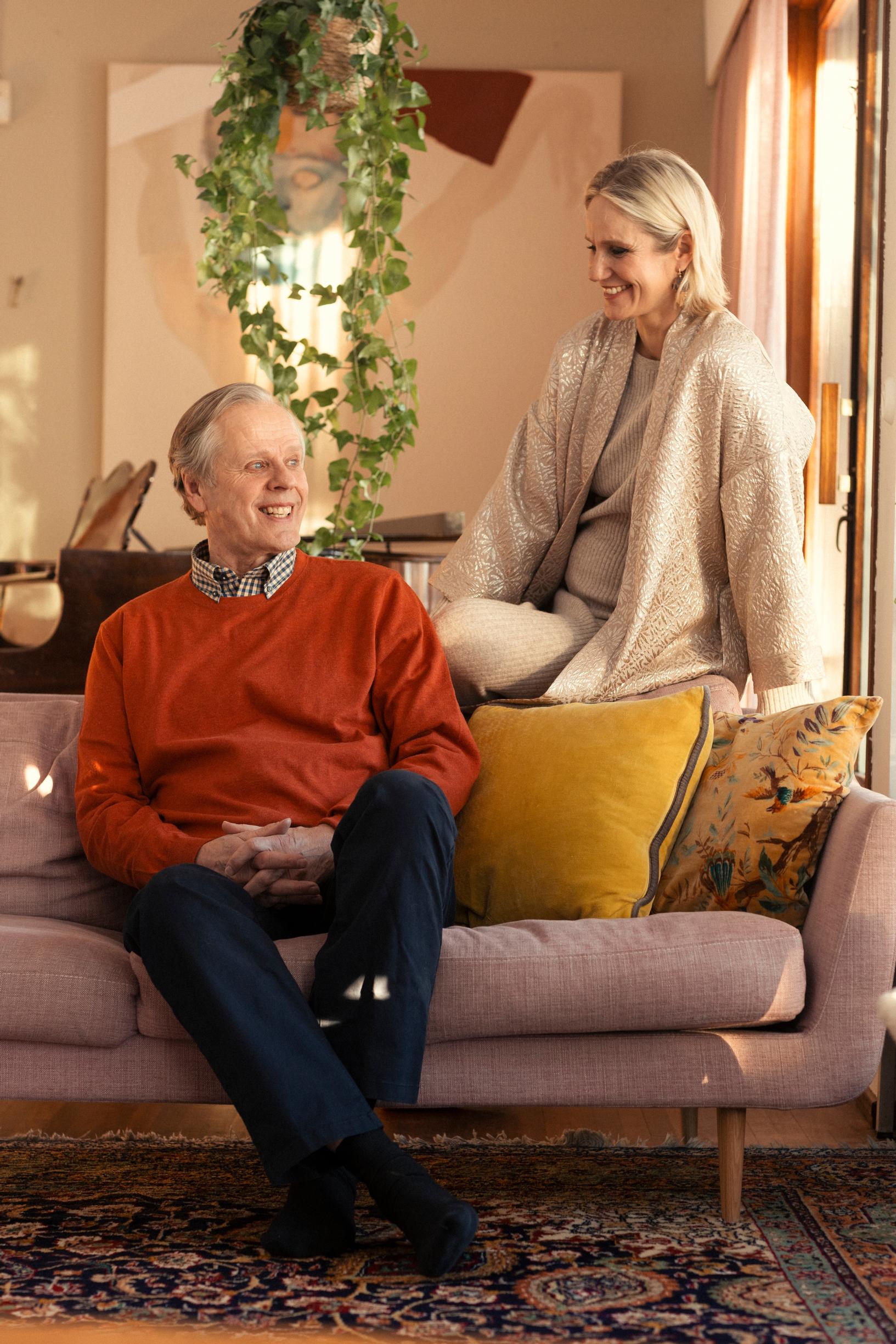 Sekä isä että tytär sanovat molemmat nuortuneensa huhtikuussa syntyvän vauvan myötä.