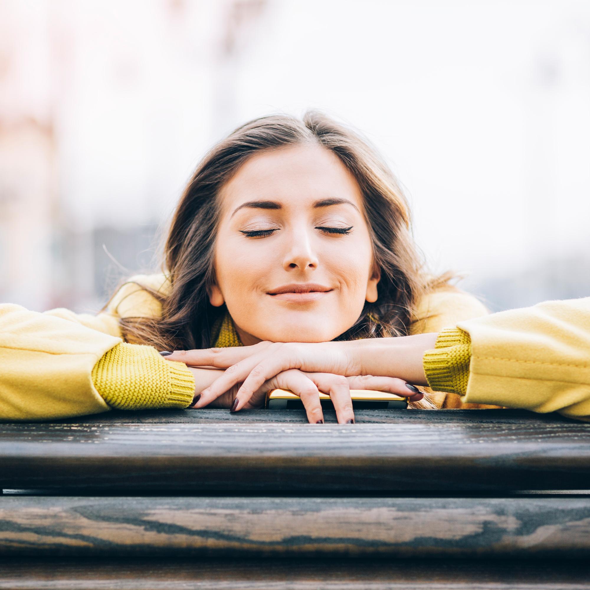 Osaatko elää hetkessä? Tähän vaikeaa taitoon voi löytyä apu unelmoinnista