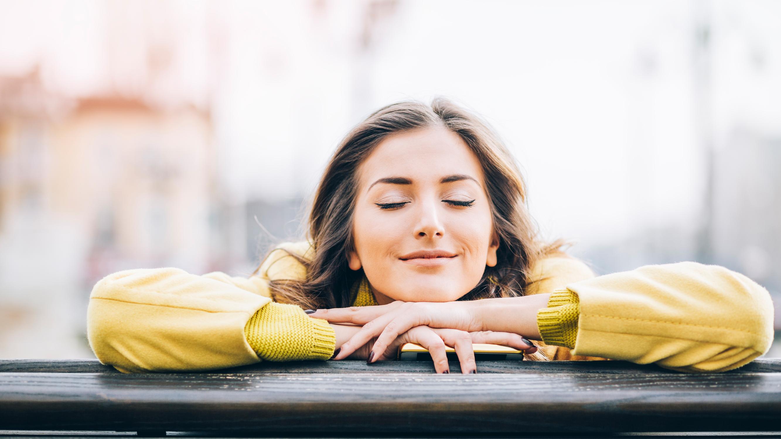 Osaatko elää hetkessä? Tähän vaikeaa taitoon voi löytyä apu unelmoinnista