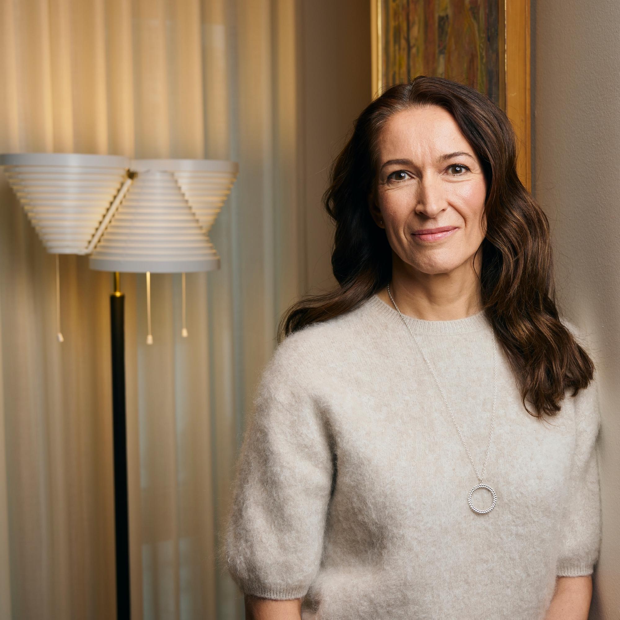 Suzanne Innes-Stubb kertoo elämästä presidentin puolisona – ja asioista, joista ei puhuta tarpeeksi: ”Vaihdevuosipuheesta pitäisi tulla valtavirtaa”