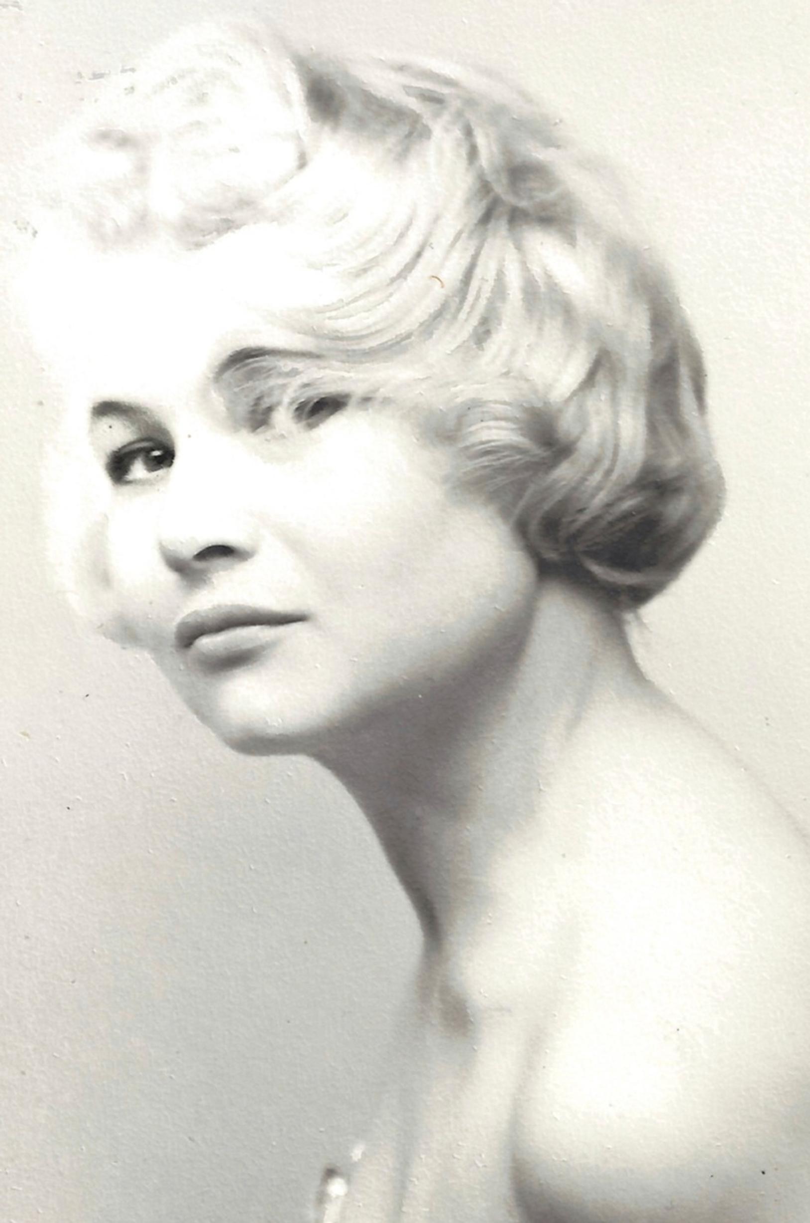 Anja Pohjola on urallaan ehtinyt tehdä satoja rooleja niin näyttämöllä kuin kameran edessä.