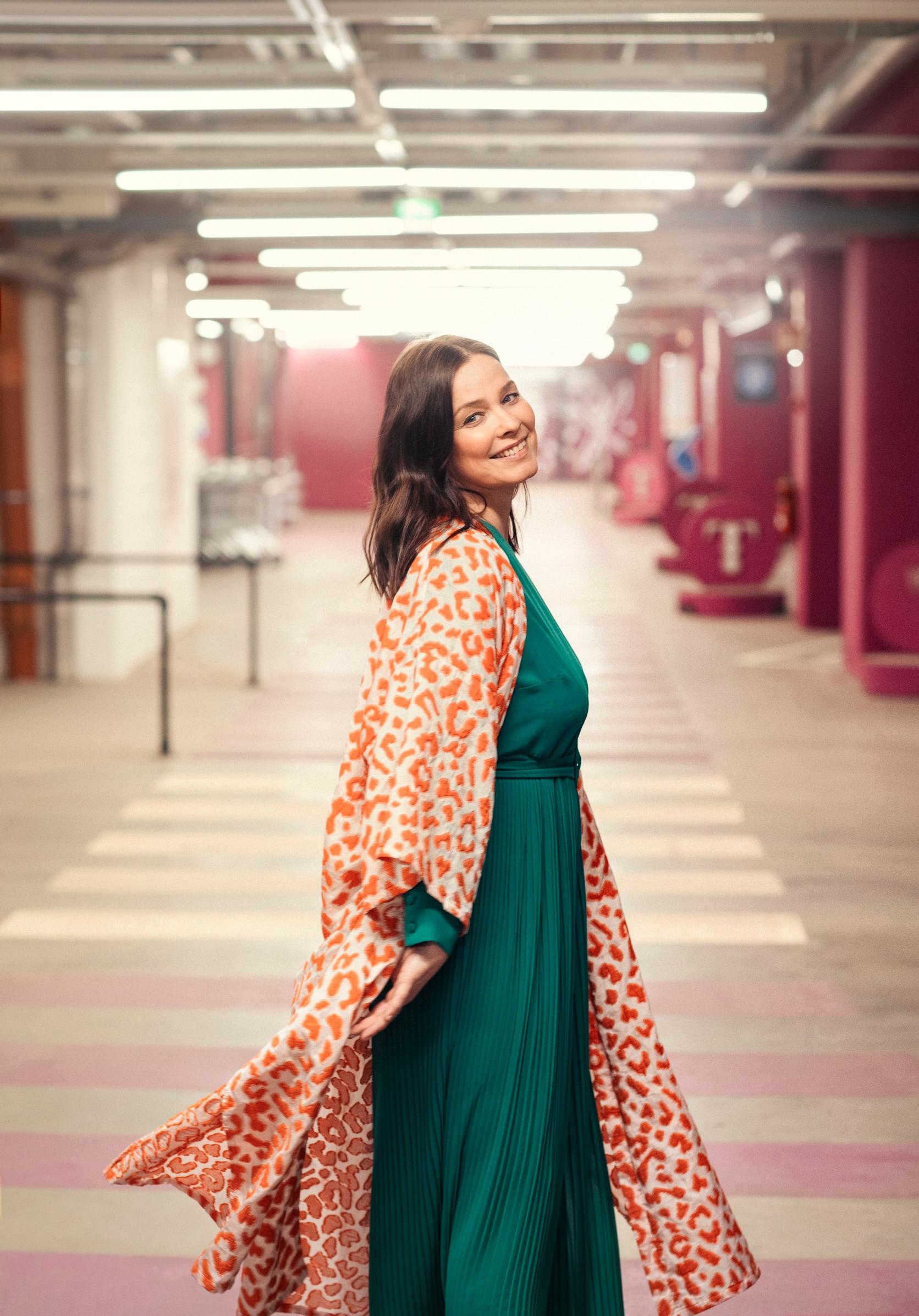 Kätilö Marjut Rahkolasta tuli muotiyrittäjä: "Herkkyys on välillä taakka töissä"