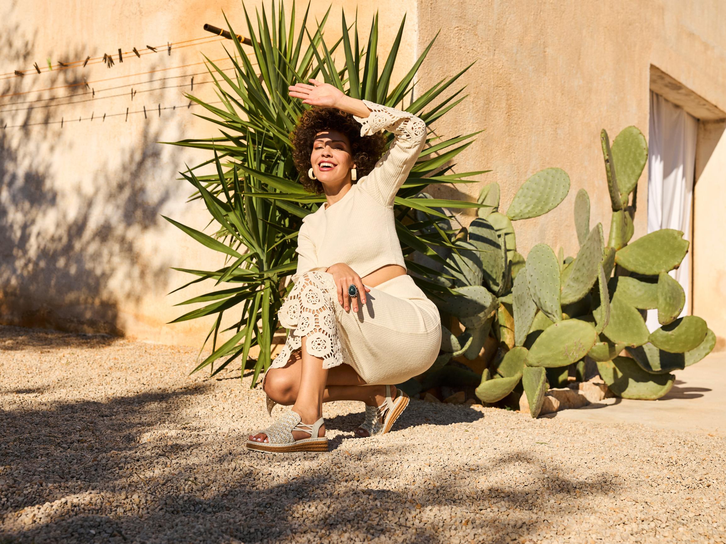 Boho-tyyliä ja maltillisia korkoja – poimimme kesän 7 trendikkäintä jalkinemallia