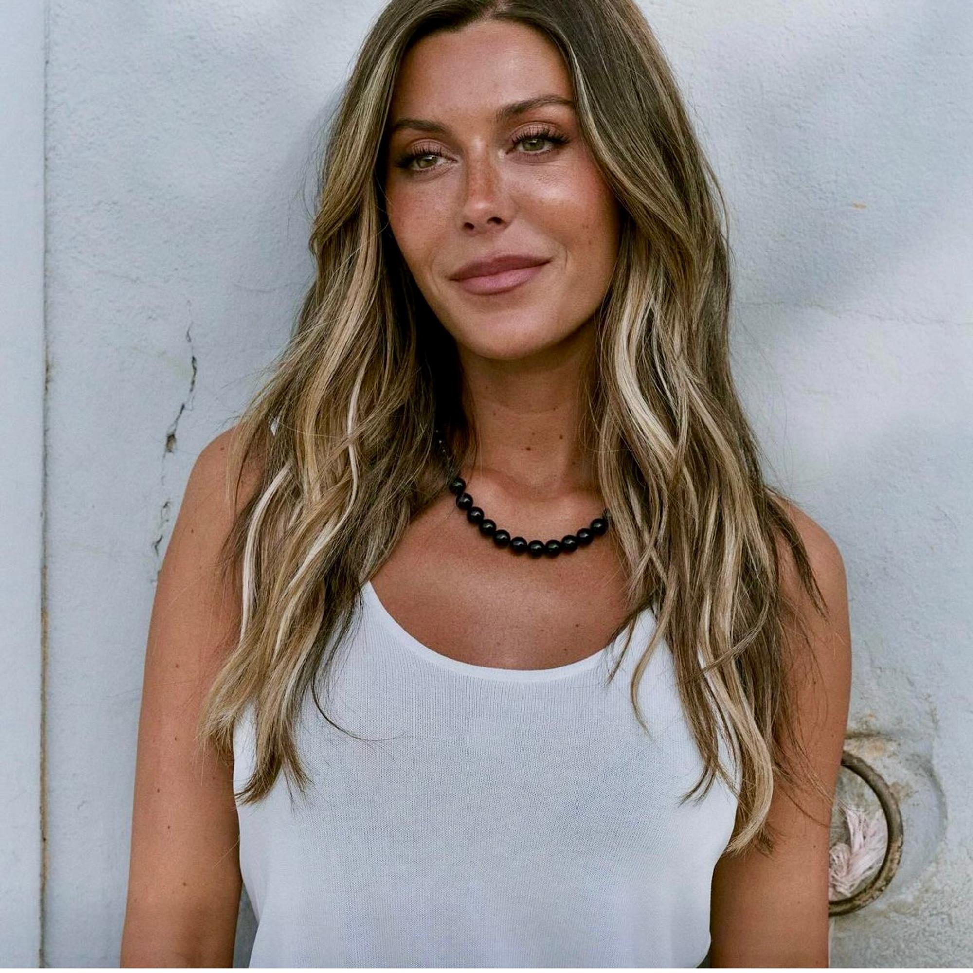 Ruotsalaisten suosima meikki saa ihon näyttämään hehkuvalta ja päivettyneeltä – näillä 5 tuotteella onnistut meikissä