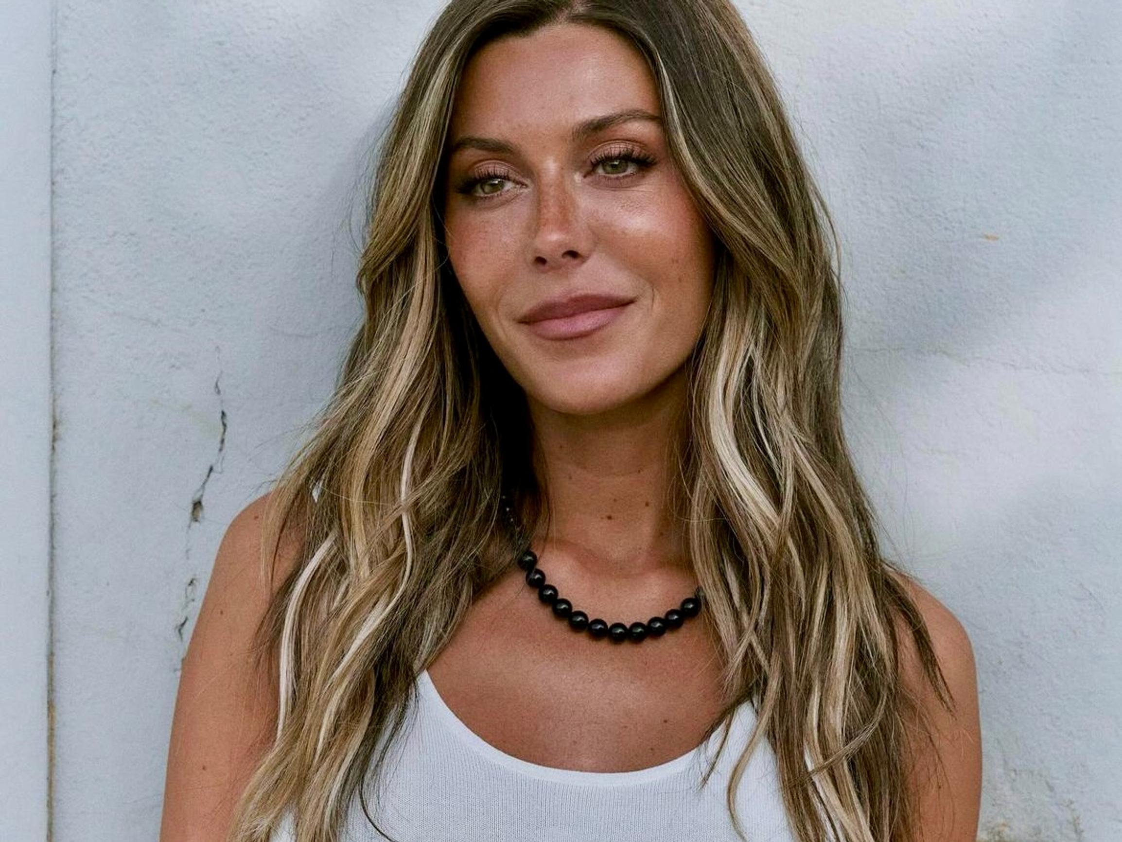 Ruotsalaisten suosima meikki saa ihon näyttämään hehkuvalta ja päivettyneeltä – näillä 5 tuotteella onnistut meikissä