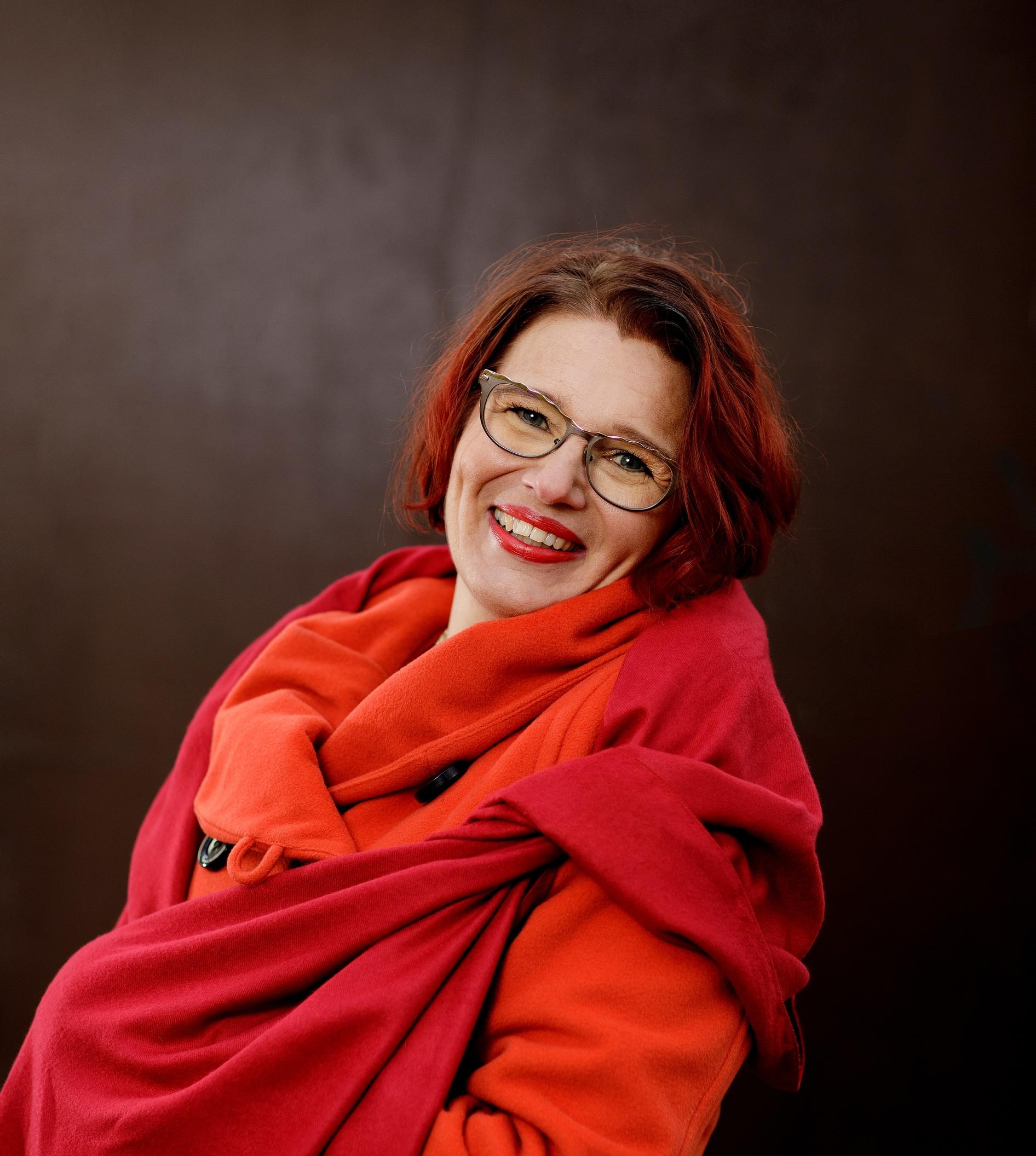 Huono itsetunto sai Tuija Tikkalan häpeämään itseään ja välttelemään uusia haasteita: ”Englannin taitoni ei määritä minua ihmisenä”