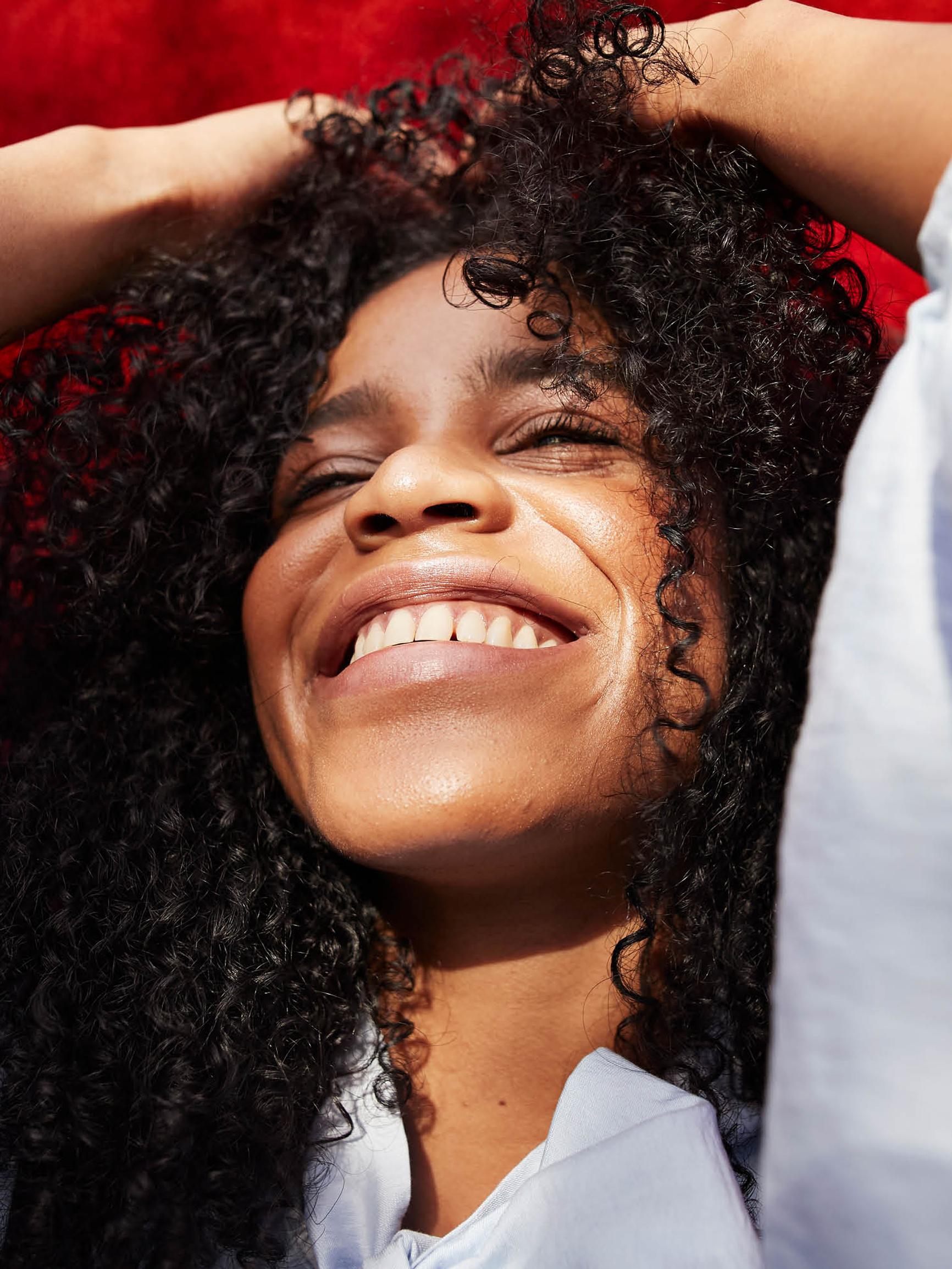 5 parasta tuotetta luonnonkiharalle tukalle – tämä yleinen tapa on kiharoiden pahin vihollinen