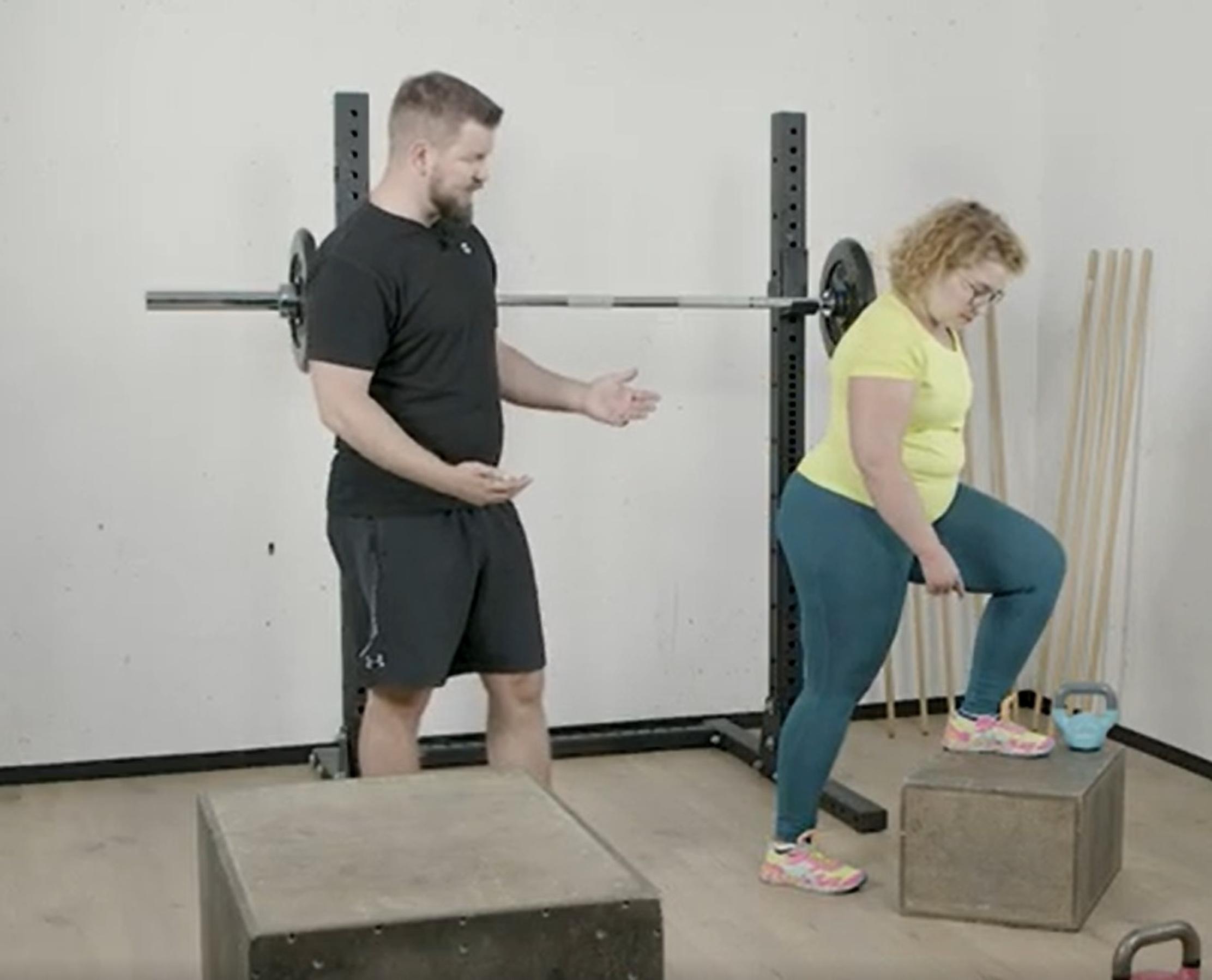 Moni kuntoilija ei treenaa riittävän monipuolisesti – valmentaja Joni Jaakkola suosittelee silloin näitä liikkeitä - katso videosarjan osa 6