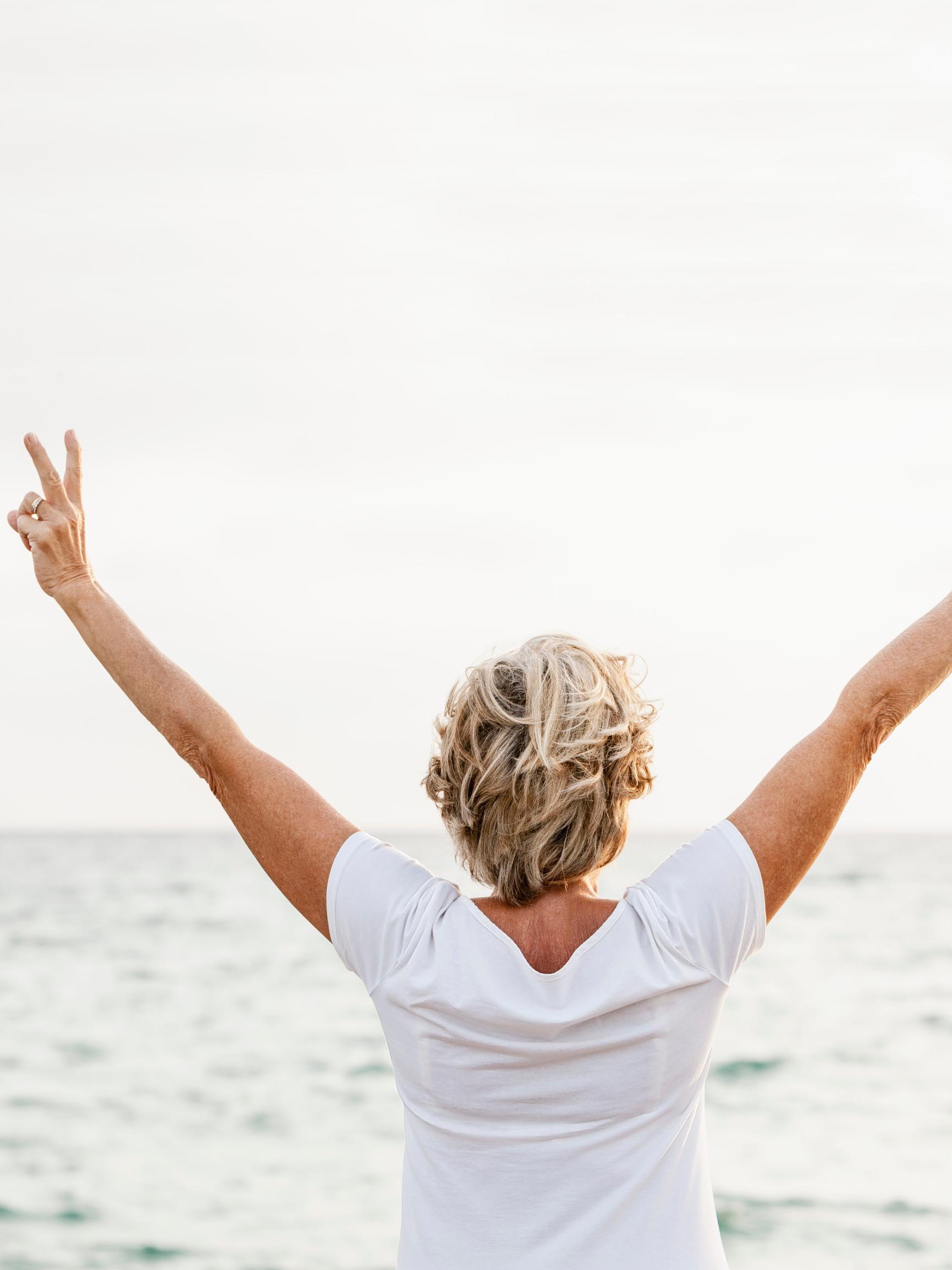 Alaselkäkipu voi helpottaa keskustelulla – lääkäri neuvoo myös muut yllättävät keinot