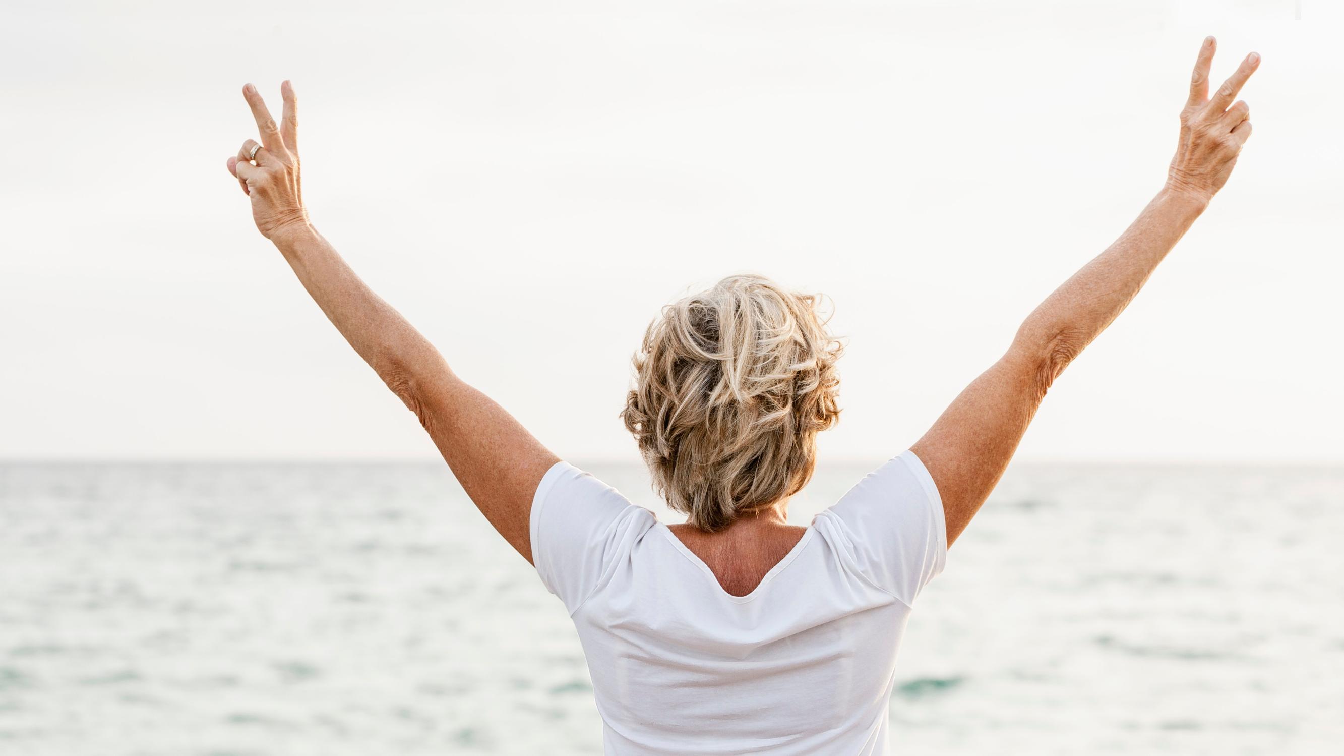 Alaselkäkipu voi helpottaa keskustelulla – lääkäri neuvoo myös muut yllättävät keinot