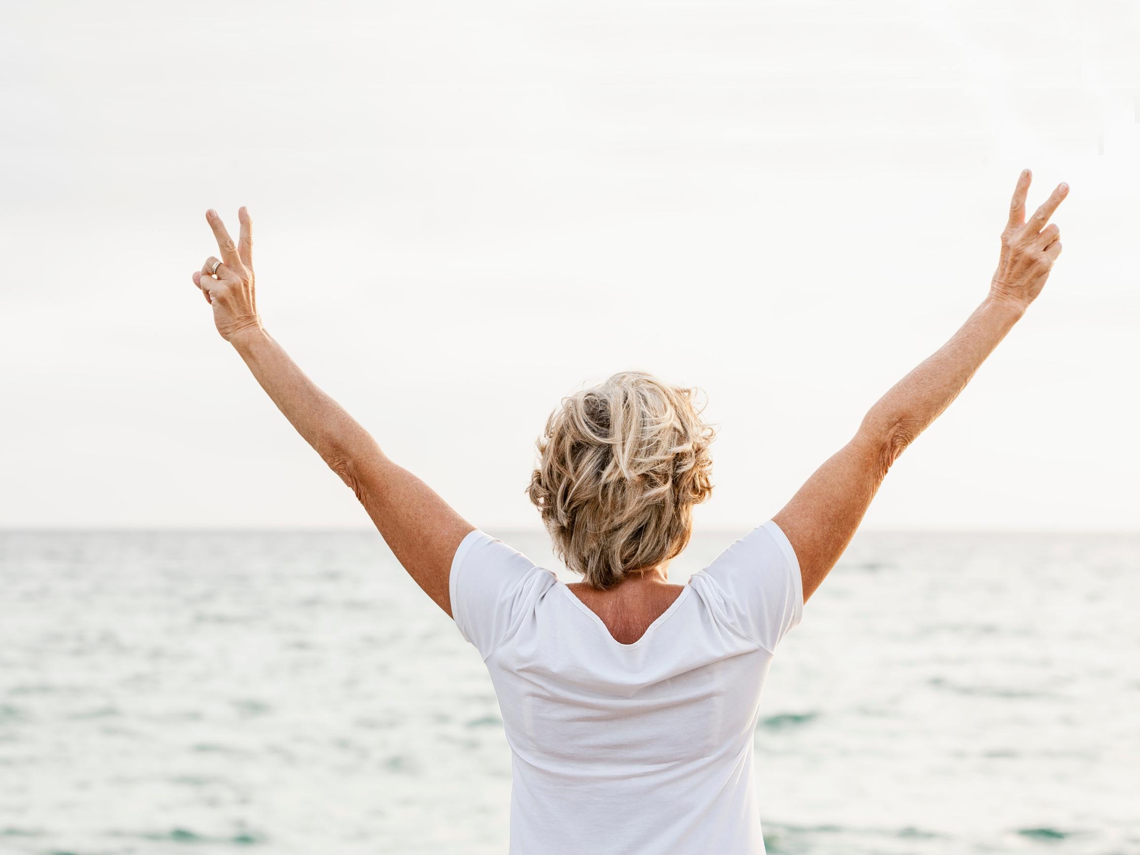 Alaselkäkipu voi helpottaa keskustelulla – lääkäri neuvoo myös muut yllättävät keinot