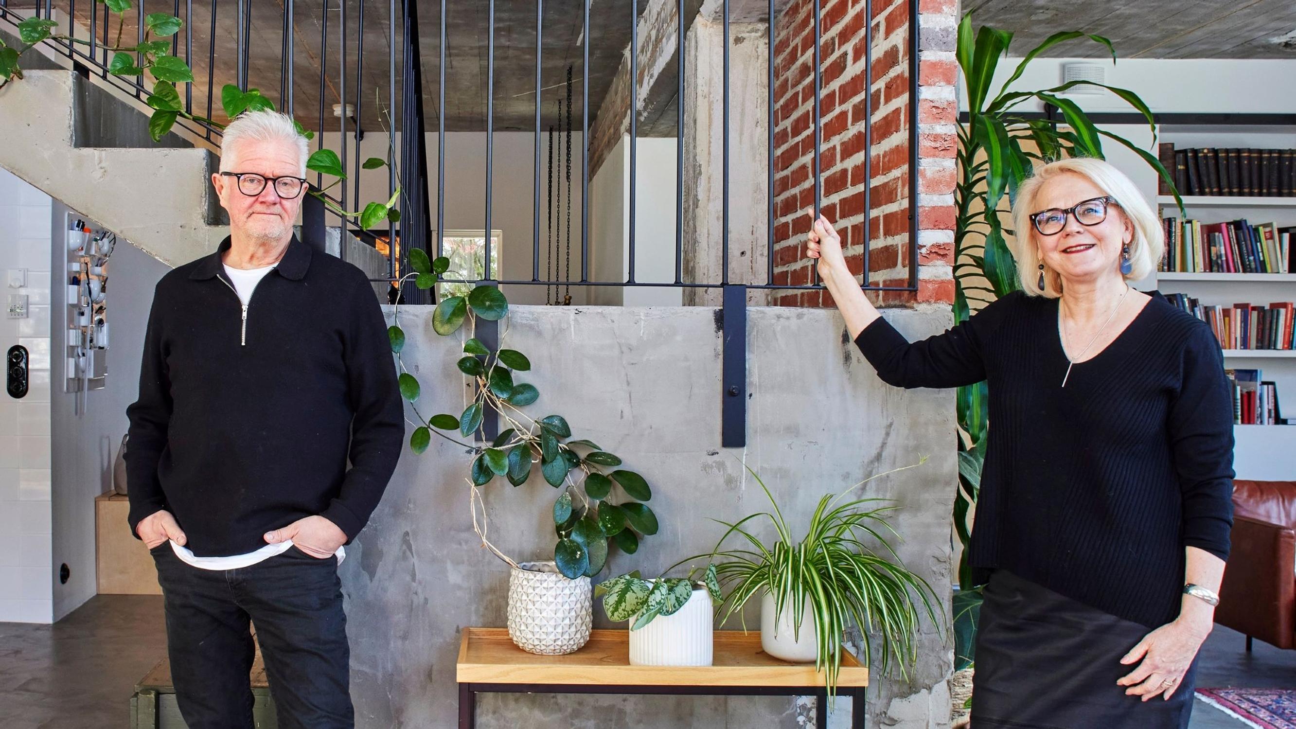 Muusikko Pekka Ruuska ja Helena-puoliso löysivät upean 300-neliöisen vapaa-ajankodin entisestä suksitehtaasta: ”Tämä on kuin pala Berliiniä maalaiskylässä”