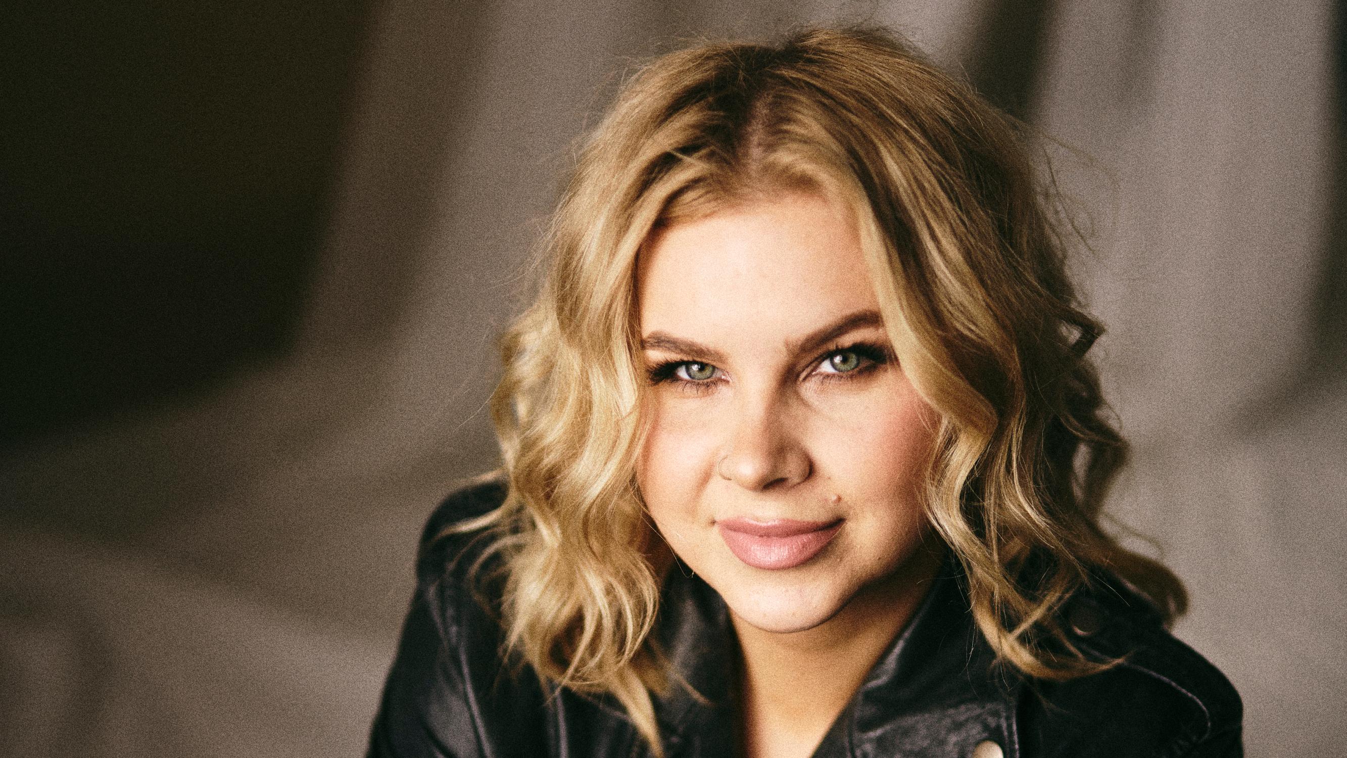 Julian elämältä putosi pohja, kun mies halusi erota 11 vuoden jälkeen – sitten hän leikkautti erotukan ja päätti, ettei halua olla enää liian kiltti