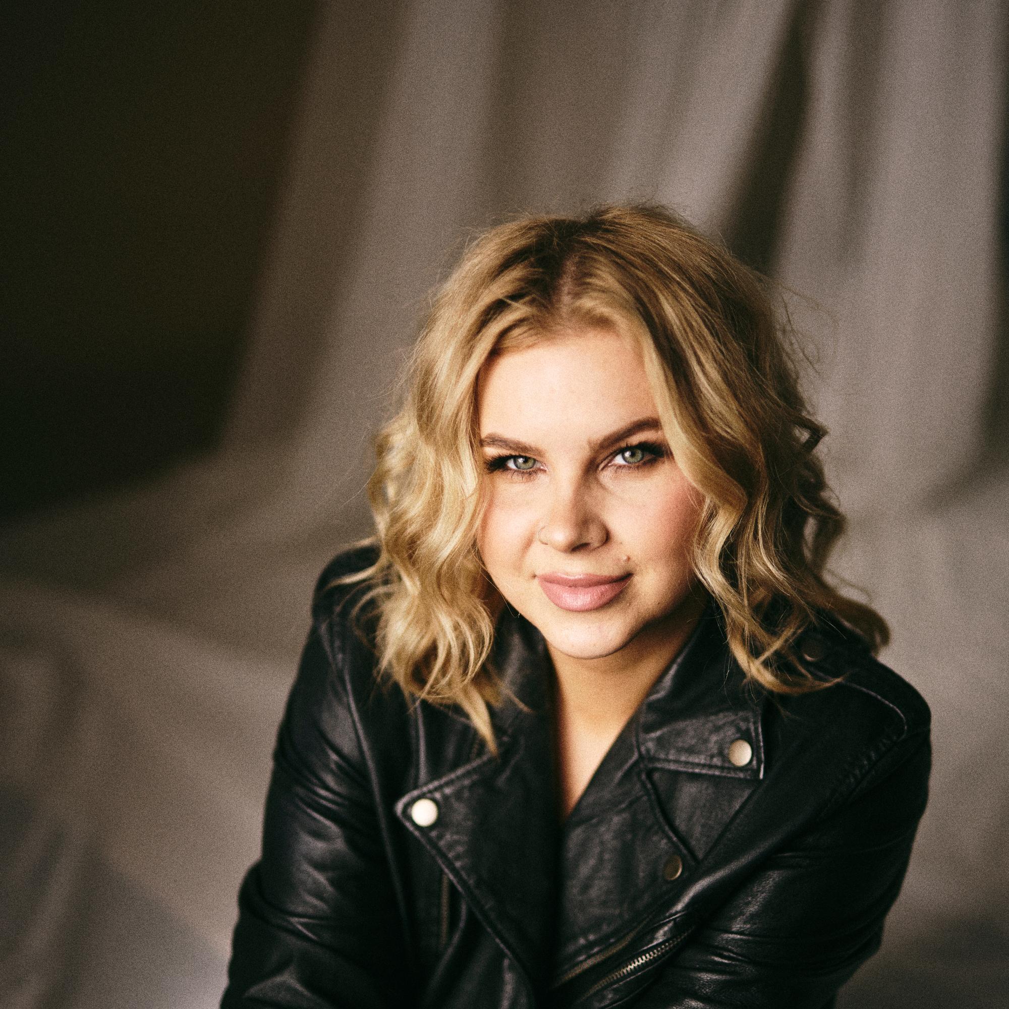 Julian elämältä putosi pohja, kun mies halusi erota 11 vuoden jälkeen – sitten hän leikkautti erotukan ja päätti, ettei halua olla enää liian kiltti