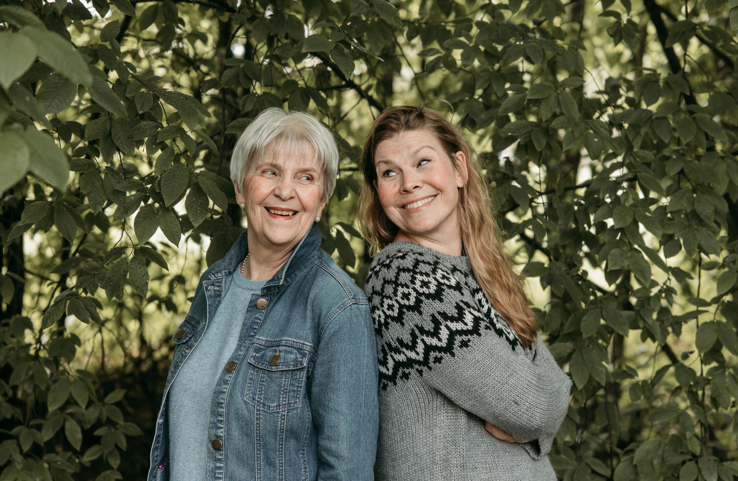 Eeva Soivio ja Raili Röyskö tasapainottavat toisiaan. ”Kun Eevasta tuli äiti 15 vuotta sitten, suhteemme syveni entisestään”, Raili sanoo.