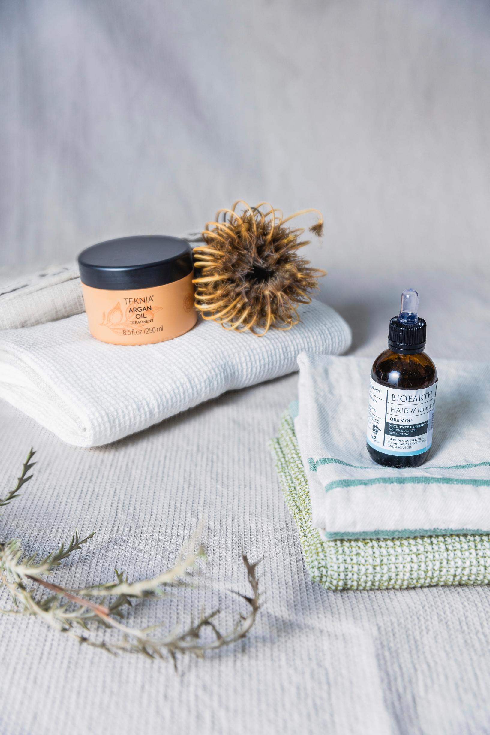 Vuoden 2023 paras hiusnaamio: Lakmé Teknia Argan Oil Treatment 29,90 e. Paras hiusöljy: Bioearth Hair 2.0 Nourishing and Detangling -hiusöljy 13,90 e.