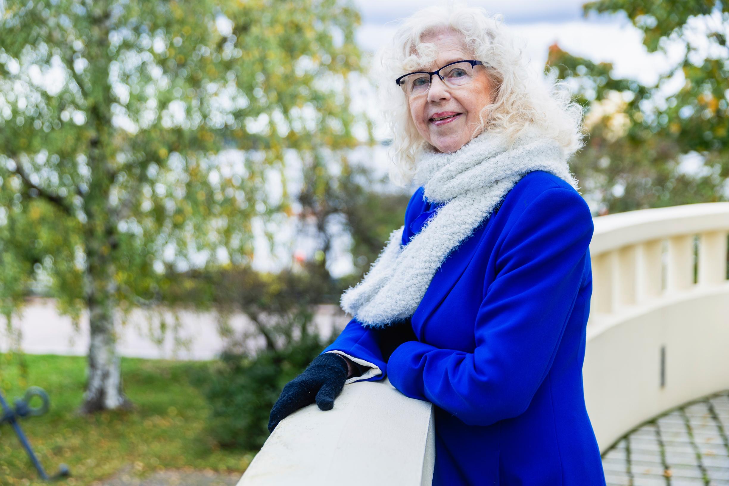 Leskeksi jäänyt Rakel Liehu koki kypsällä iällä uuden rakkauden. Rakel asuu edelleen omassa kodissaan Helsingissä, mutta viettää aikaa myös puolisonsa Veikon luona Porvoossa.