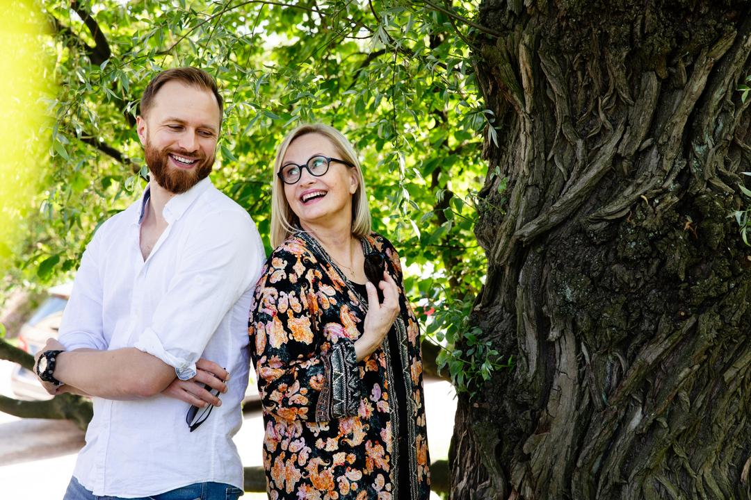 Sara Paavolainen ja Eino Heiskanen Hassutteleva äiti ja poika Eeva