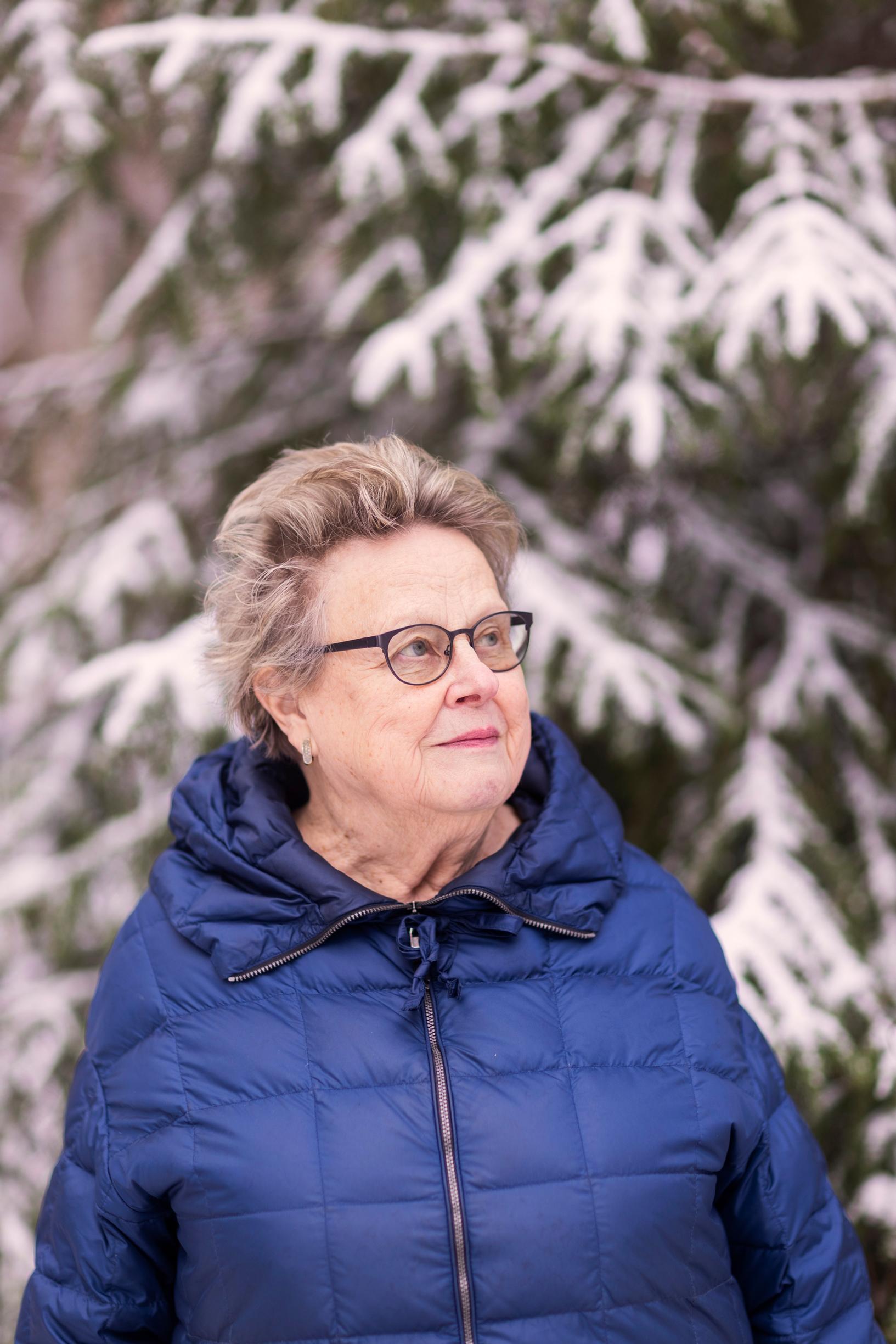 Helena työskenteli uransa aikana sotarikostutkijana monilla konfliktialueilla. Miehisellä alalla aiheutti usein ihmetystä, kun suomalaisryhmän johdossa oli nainen.
