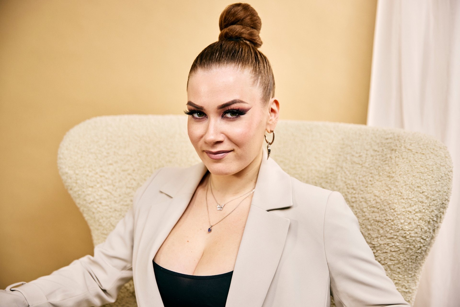 Laulaja Bess Ja Voimalista Kauneus Ja Terveys Laulaja Bess Ja Voimalista Kauneus Ja Terveys
