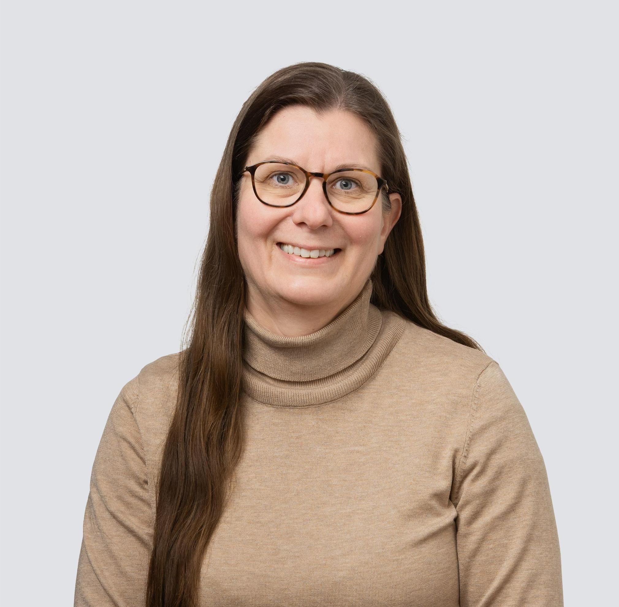 Anu Järvensivu on työterveyslaitoksen tutkimuspäällikkö, joka tutkii työuria ja työelämän muutoksia.