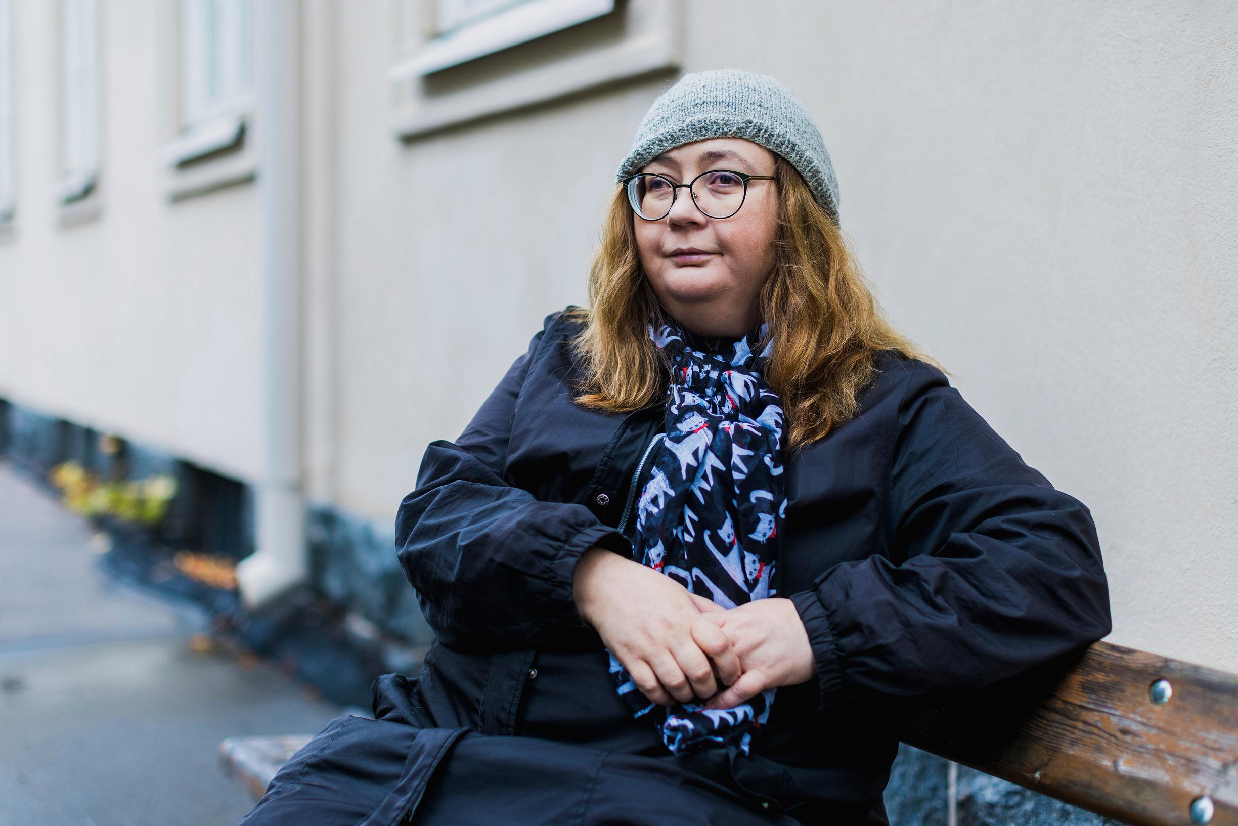 Kun Sanna alkoi kuulla ääniä ja matkusti 20 asteen pakkasella kesävaatteissa, äiti soitti ambulanssin - vasta psykoosin jälkeen hän tapasi psykologin, jonka apu tehosi
