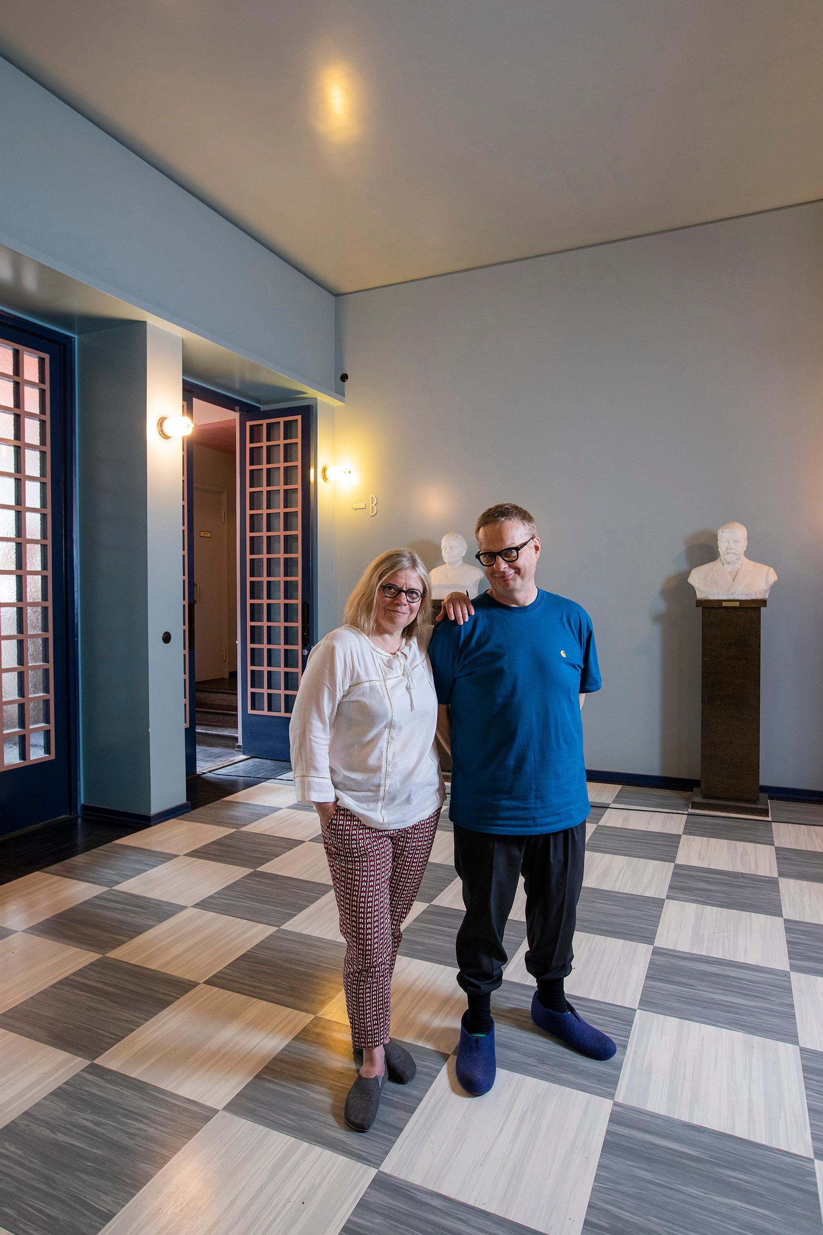 Lotta Kuusisto ja Iiro Rantala ovat pitäneet yhtä yli kolme vuosikymmentä. ”Meillä on samanlainen huumorintaju ja sopivassa suhteessa kiintymystä ja kunnioitusta.”