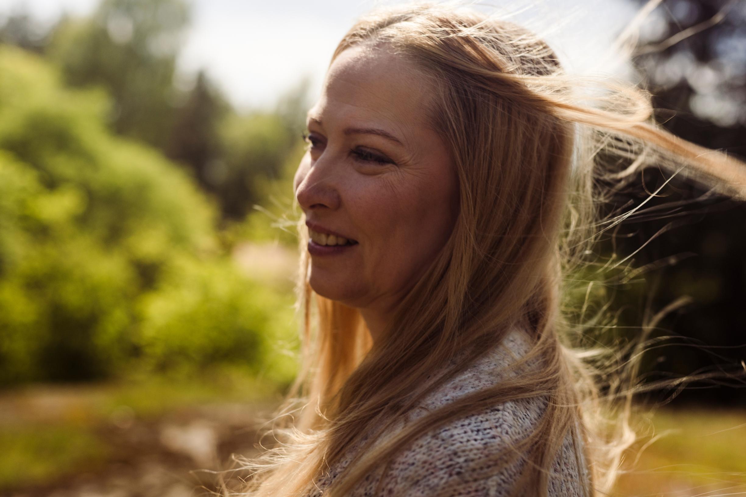Terhi kuvailee itseään introvertiksi. ”Olen turvallisuushakuinen ja vähän tylsä ihminen. Viihdyn parhaiten kotona perheeni kanssa.”