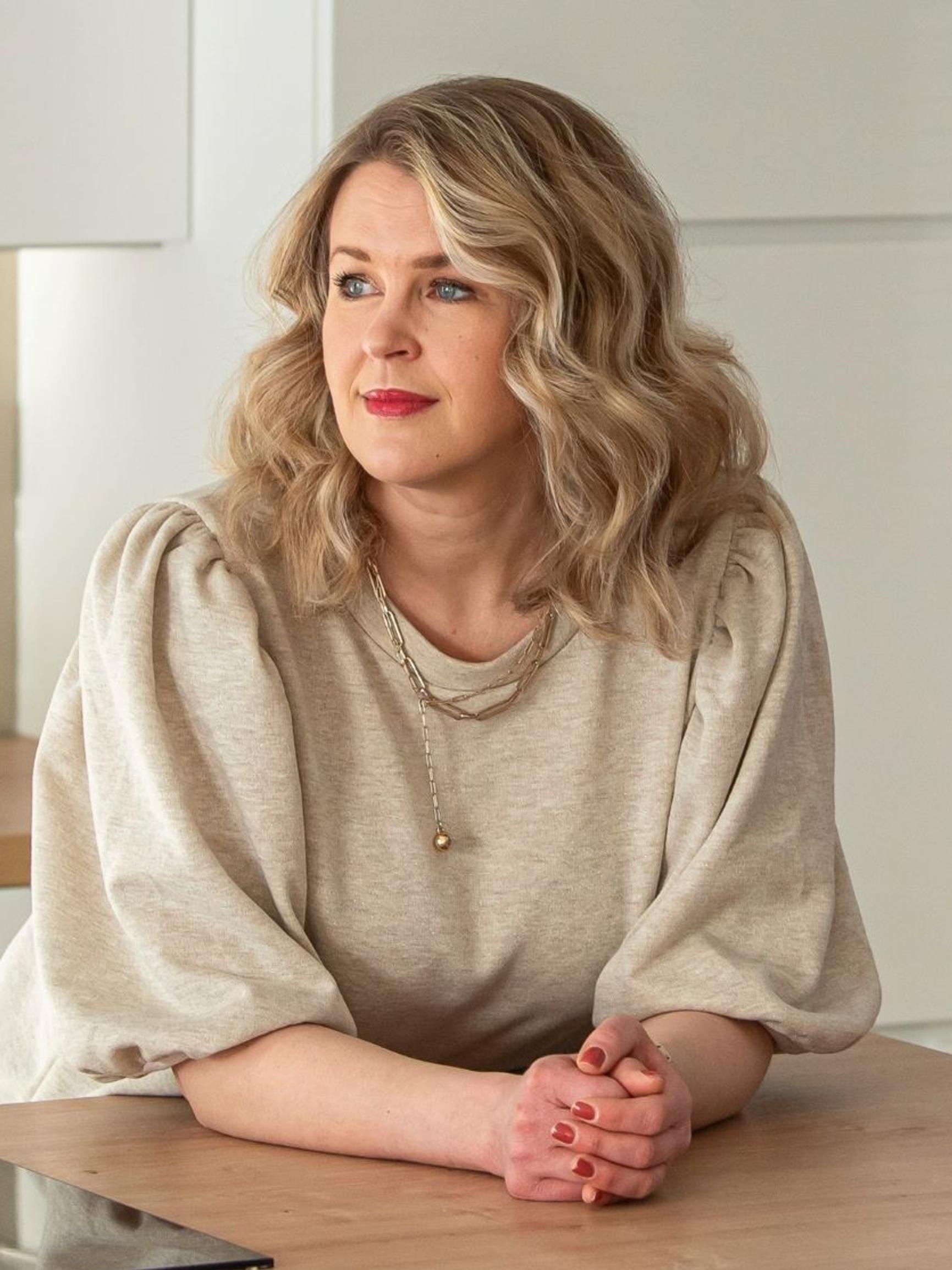Hannah Norrenan ja ex-puoliso Tuomas Enbusken kodista paljastui homeongelma – nyt Hannah on rakennuttanut unelmatalon vanhempien naapuriin
