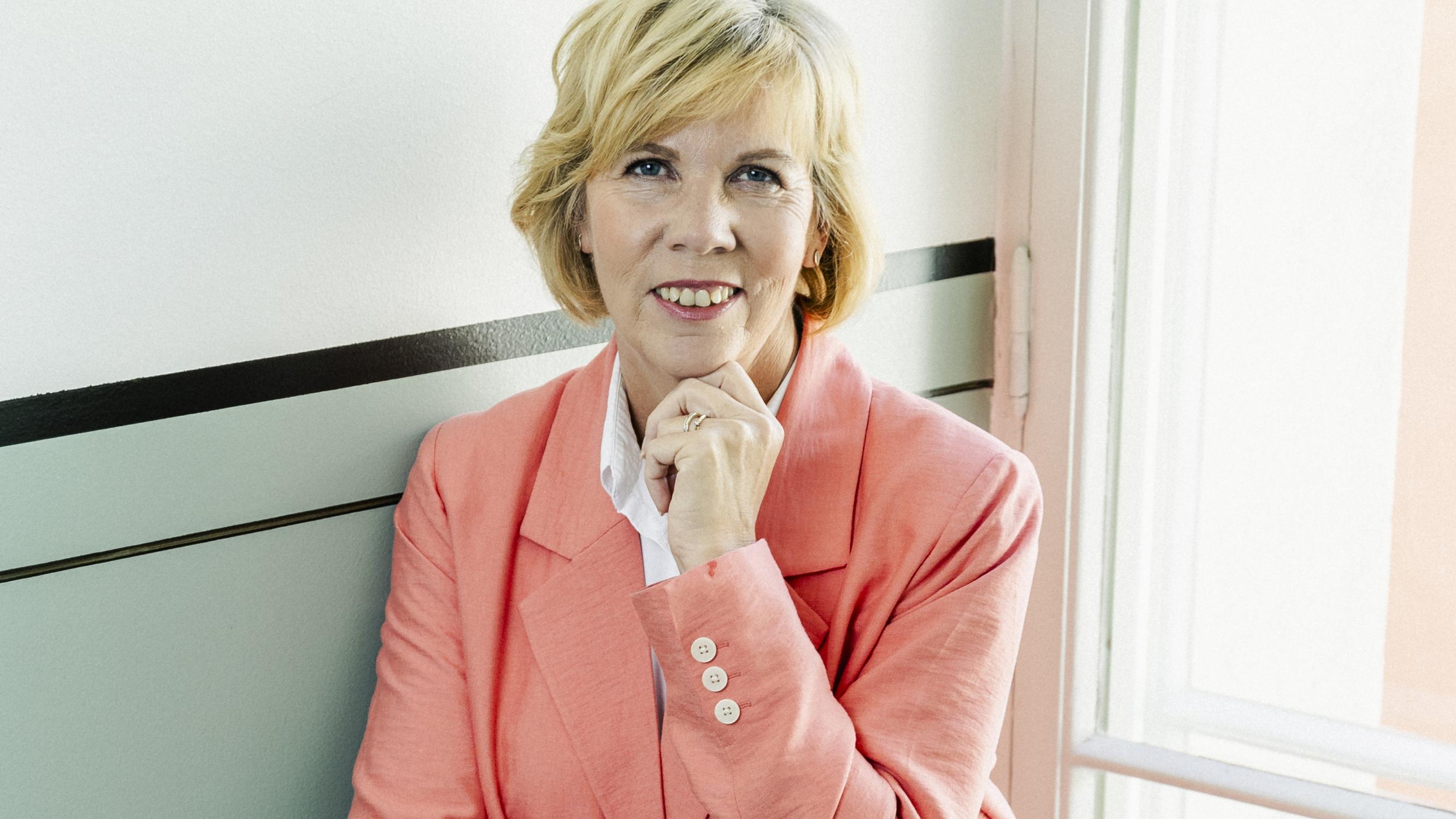 Kun Anna Maja Henriksson Uupui H n Sai Tekstarin Presidentilt Eeva kun-anna-maja-henriksson-uupui-h-n-sai-tekstarin-presidentilt-eeva
