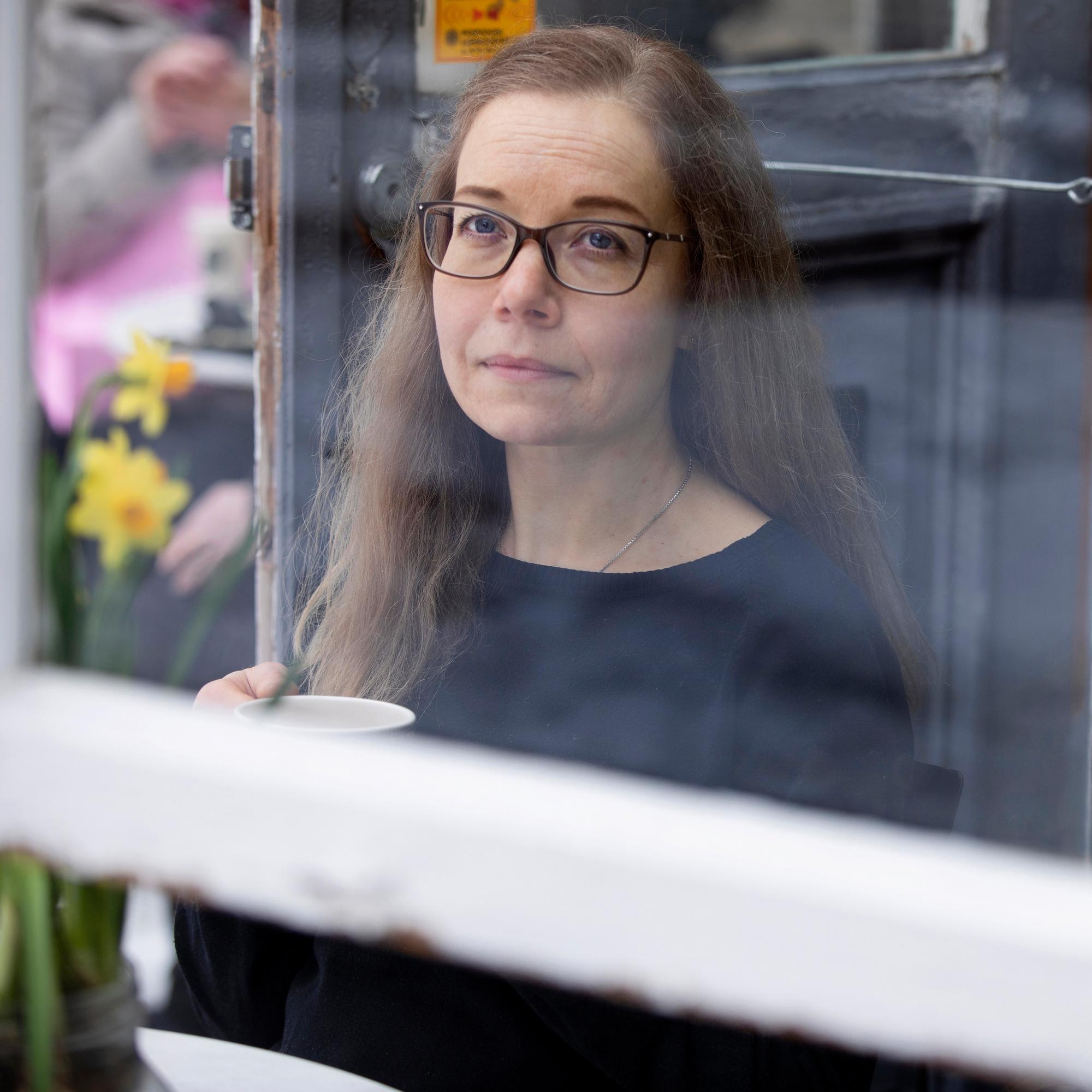 Ulla löysi kolmevuotiaana vanhempansa surmattuina: ”Kun minulle osoitettiin uusi perhe, elämä ja tavat, kadotin itseni”
