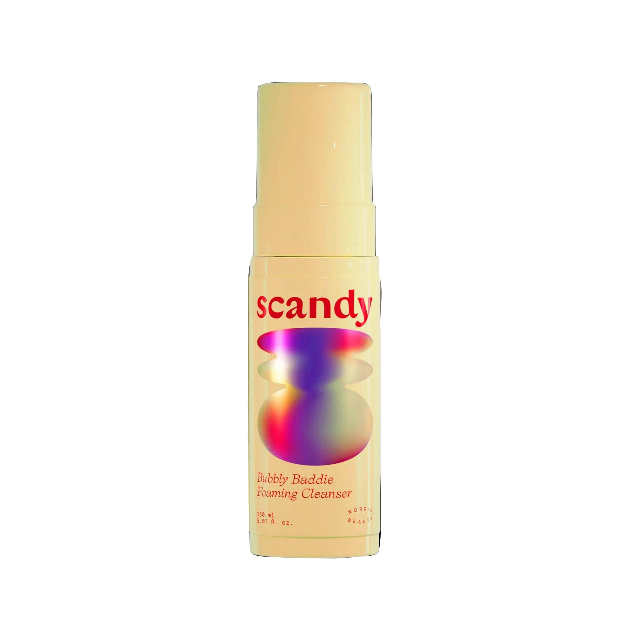 Purkantuoksuinen puhdistusvaahto piristää taatusti niin illalla kuin aamullakin. Järeämpi meikki saattaa vaatia ensipuhdistukseen öljyä tai balmia. Scandy Bubbly Baddie Foaming Cleanser -puhdistusvaahto 10,90 e.
