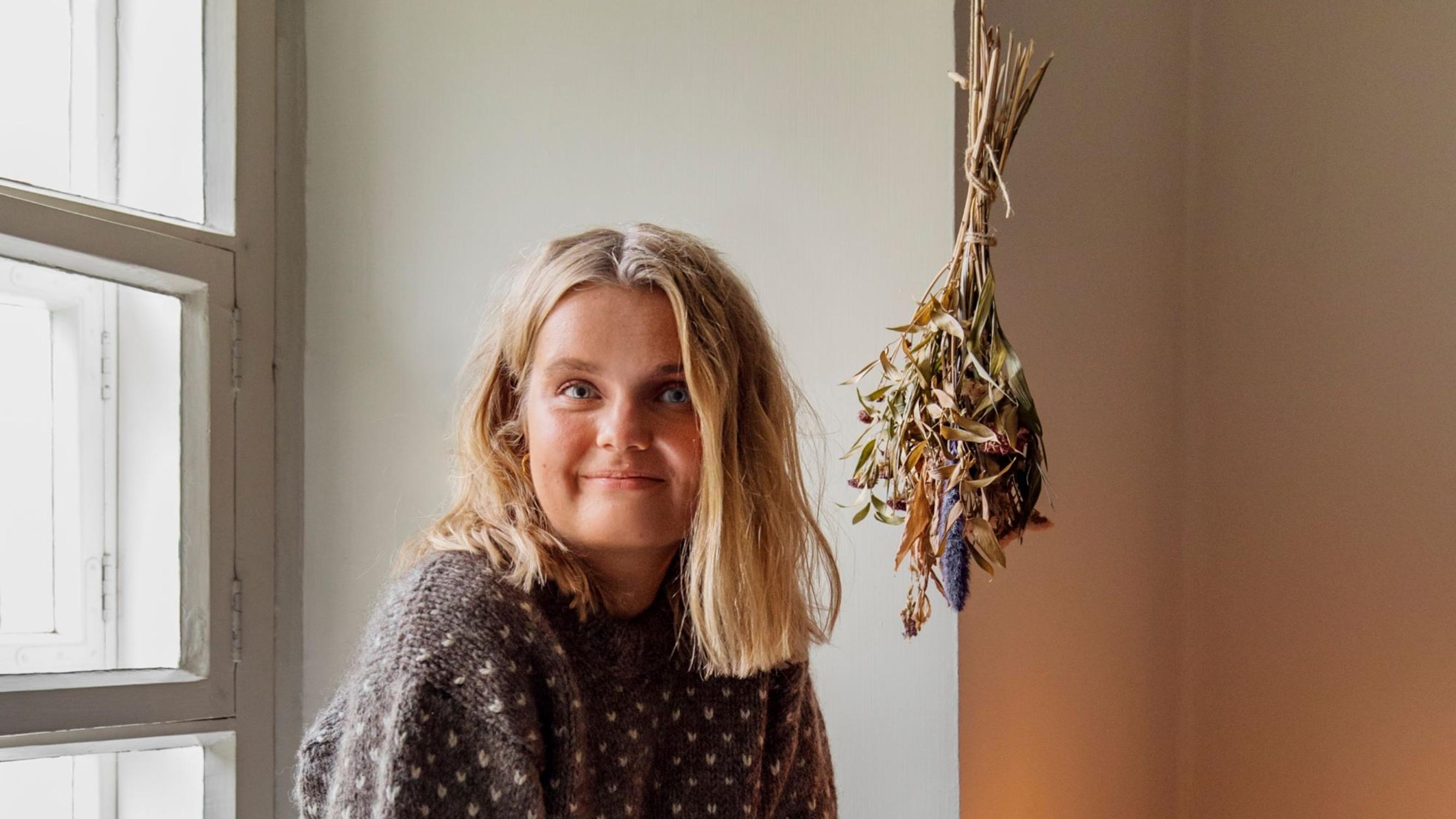 Emilia Vartiainen häpesi pitkään kiinnostustaan ruokaan ja sairastui syömishäiriöön – sitten hän päätti kirjoittaa ruokakirjan 