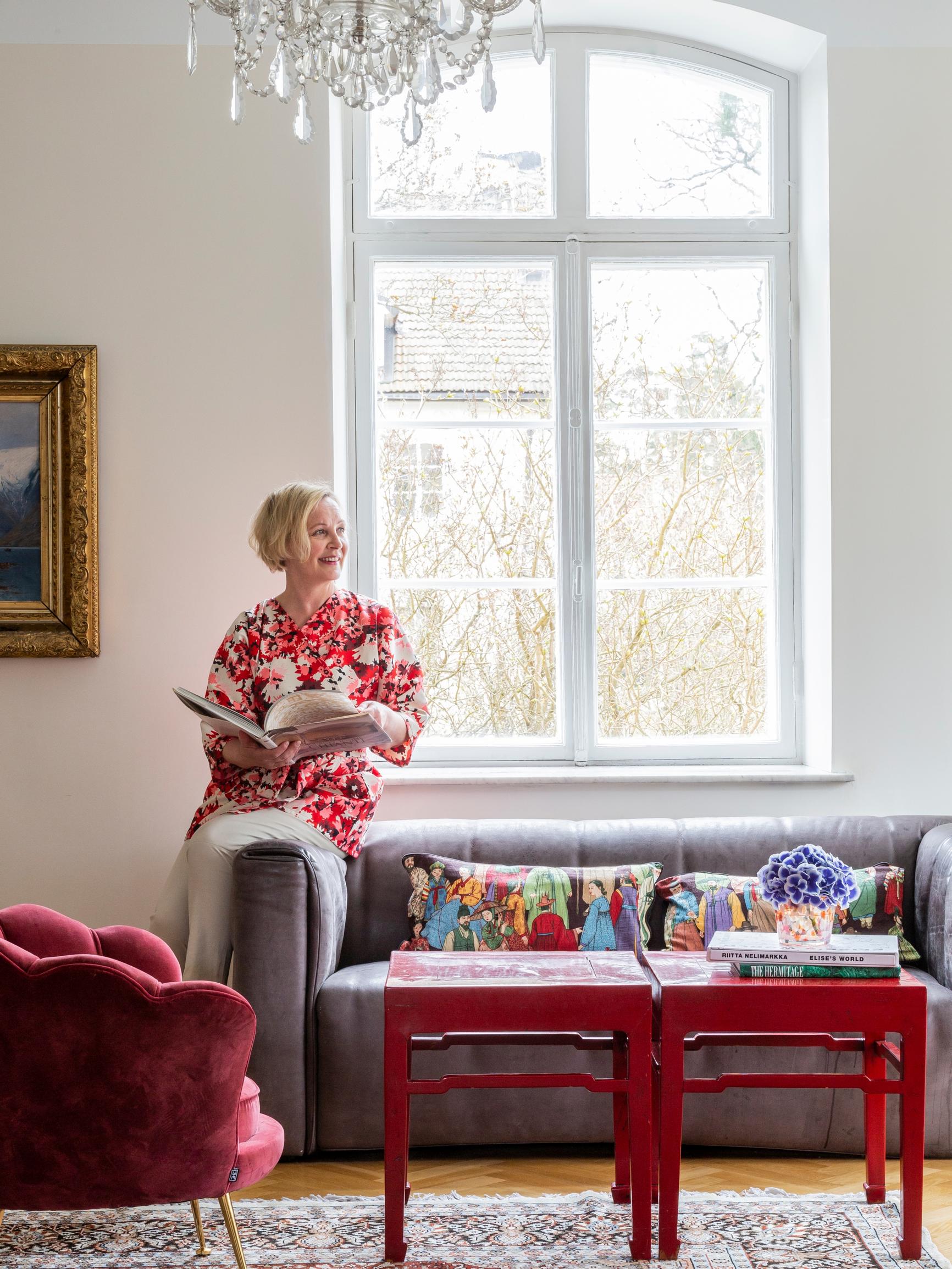 Kristiina Huhtamäki on asunut Suomen vanhimmassa rivitalossa yli 30 vuotta – bongasi unelmakodin jo lapsena omenavarkaissa