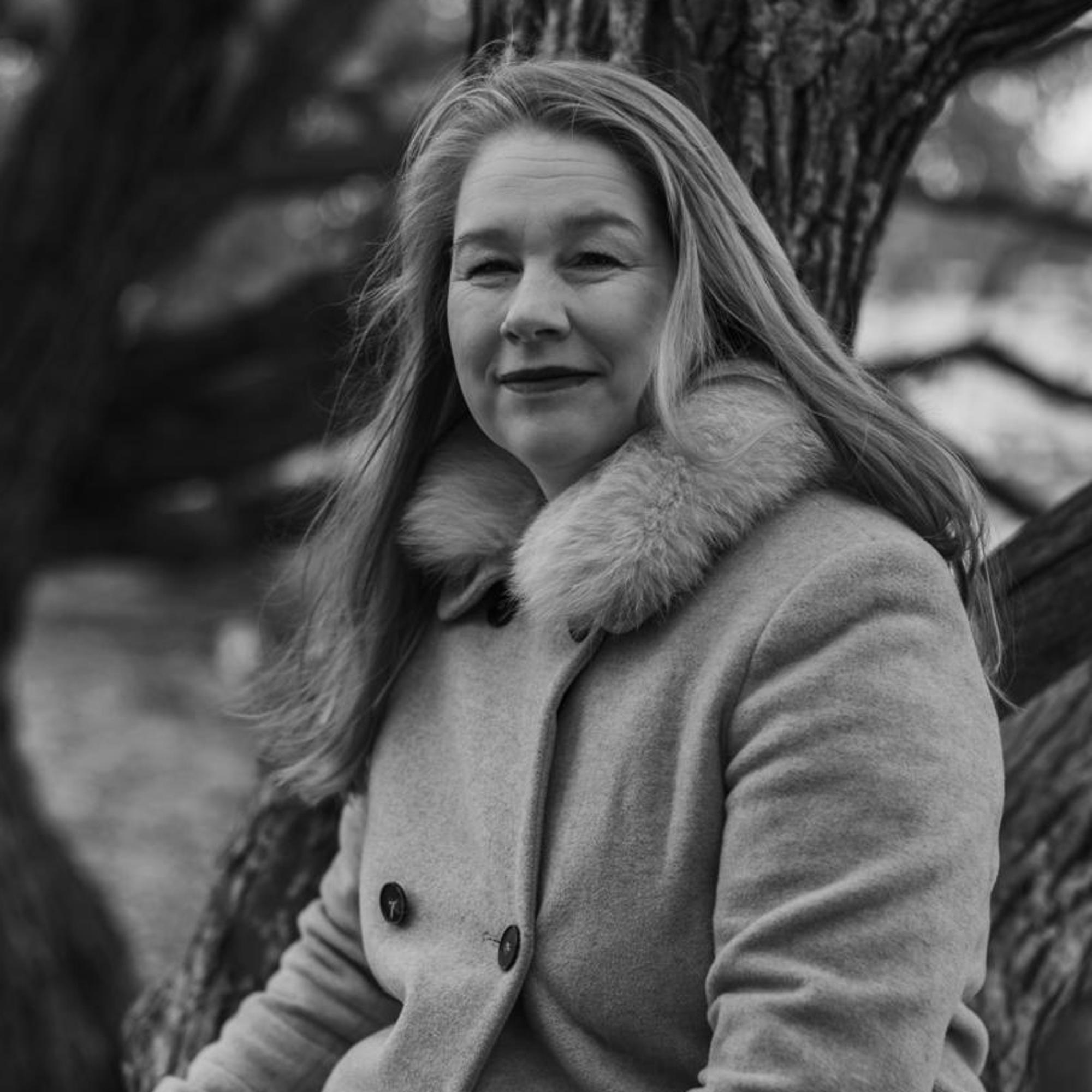 Leena Parkkinen & 20 kysymystä: ”Niin kauan kuin on kukkasipuleita, on toivoa”