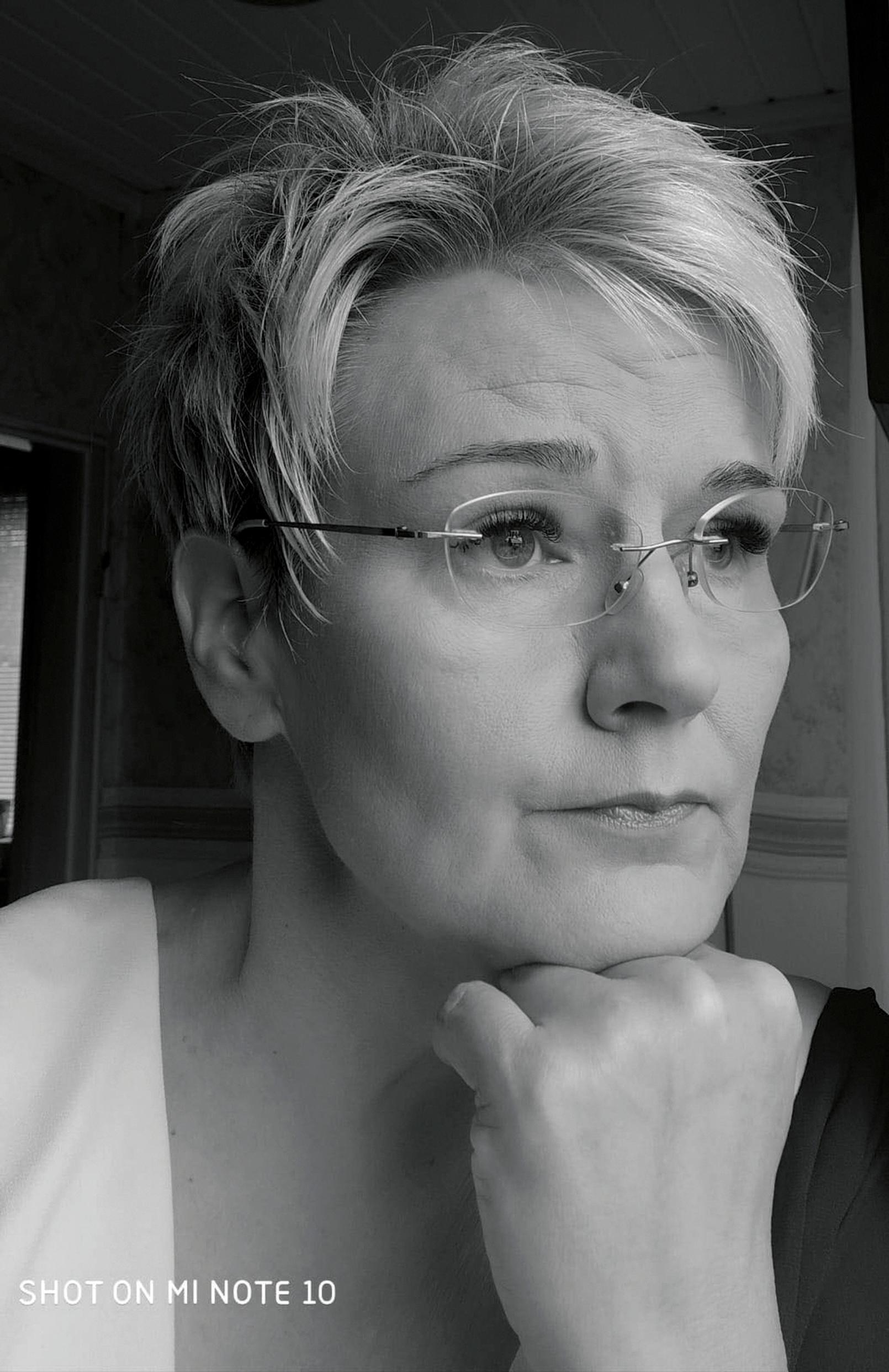 Satu Haveri, 51, on kihniöläinen psykoterapeutti. Hänellä on Instagramissa tili @liiankiltti.fi, jolla hän neuvoo, miten kiltti voi toimia hankalissa tilanteissa.