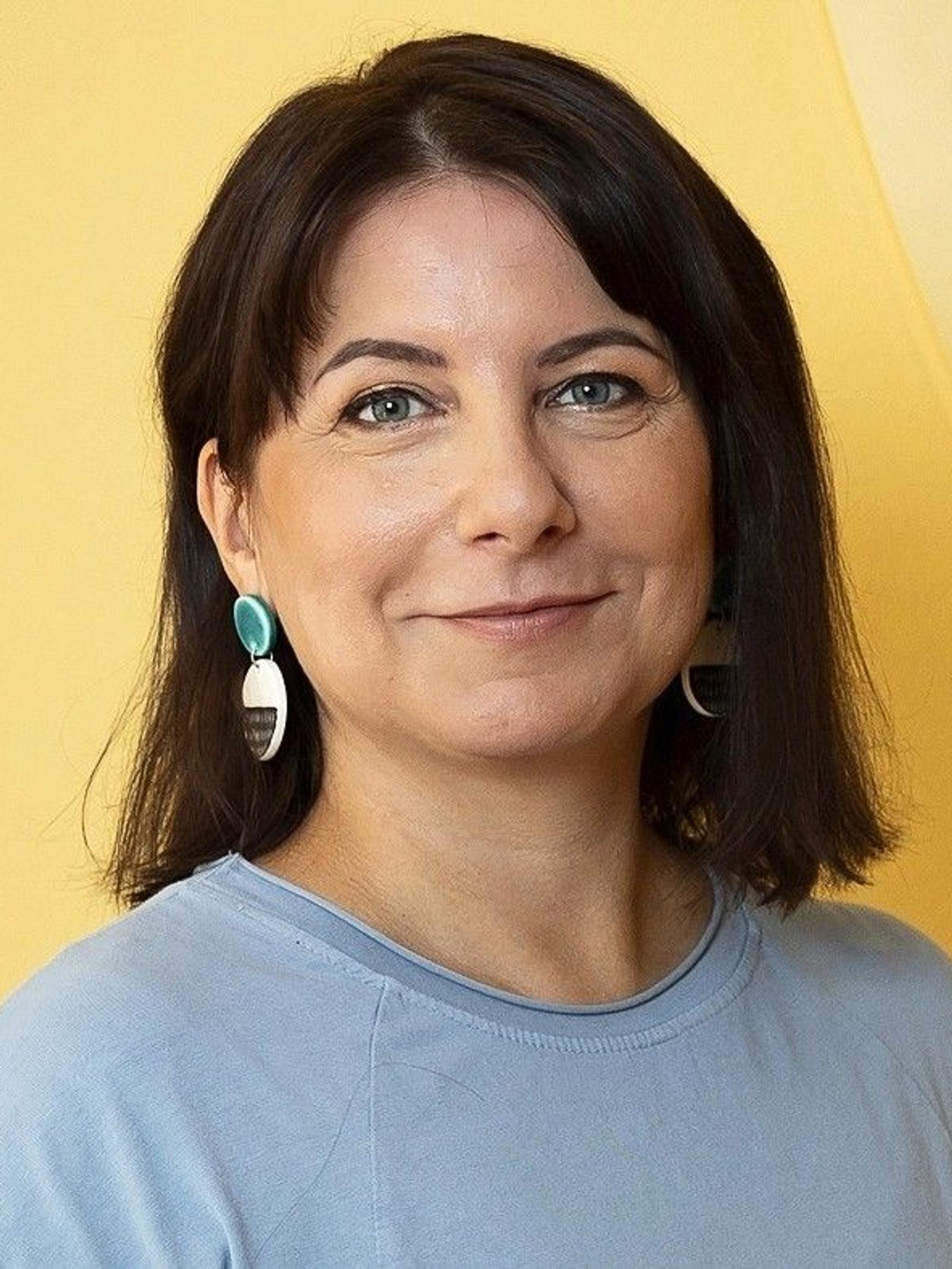 Kirjailija Satu Rasa sai avantouinnista avun kaamosoireisiin: "Ensimmäinen kerta oli keholleni valtava shokki"