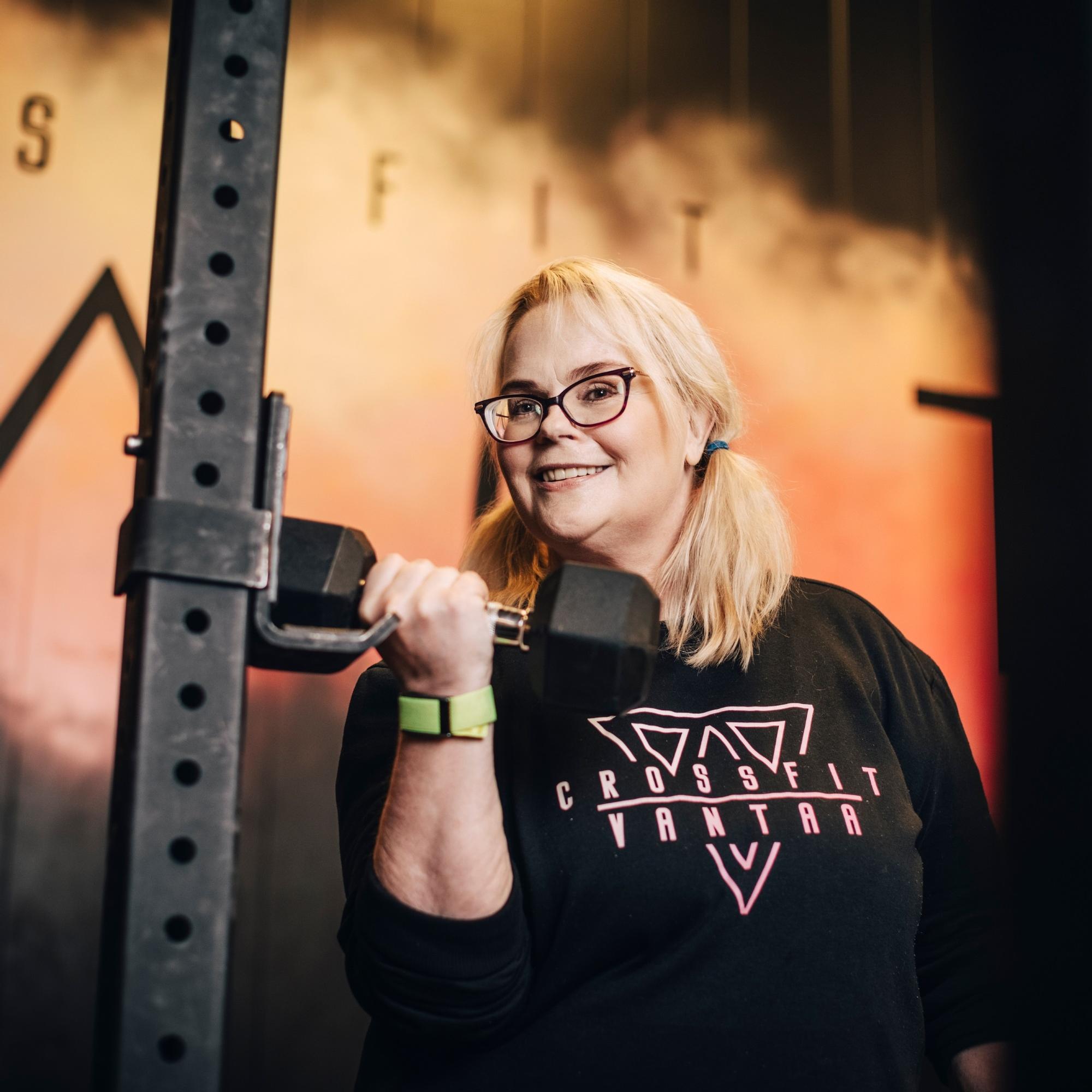 Ritva vältteli liikuntaa, kunnes siskontyttö houkutteli hänet salille: ”Crossfit muutti elämäni viisikymppisenä”