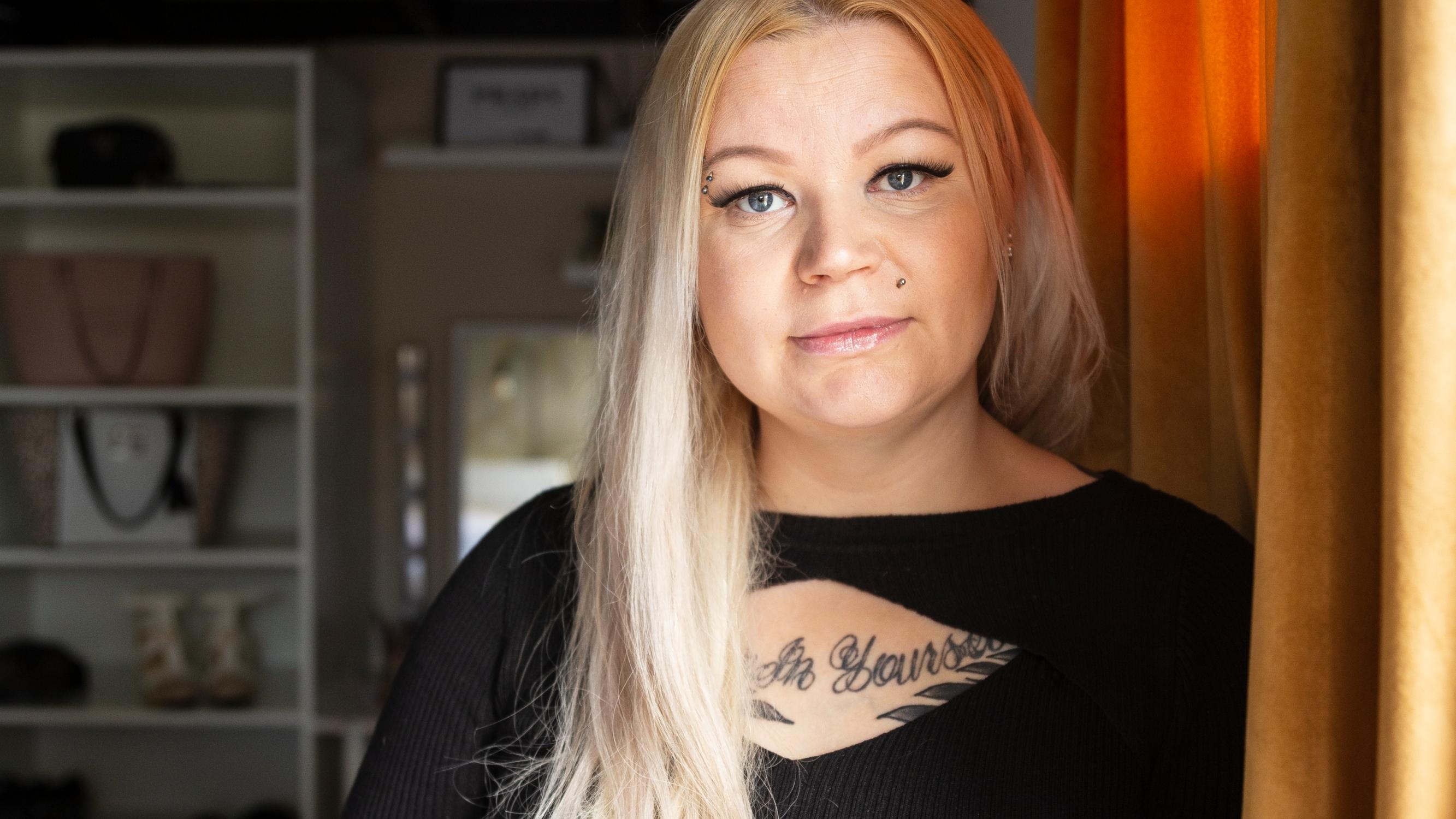 Kolmekymppinen Niina joi pään täyteen, kunnes tuli pohjakosketus: ”Sinä yönä päätin, että juominen saa riittää”